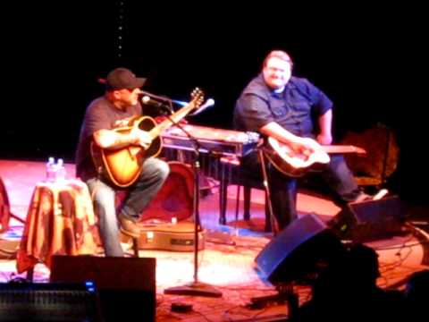 Aaron Lewis dissing Christina Aguilera and her singing of National Anthem