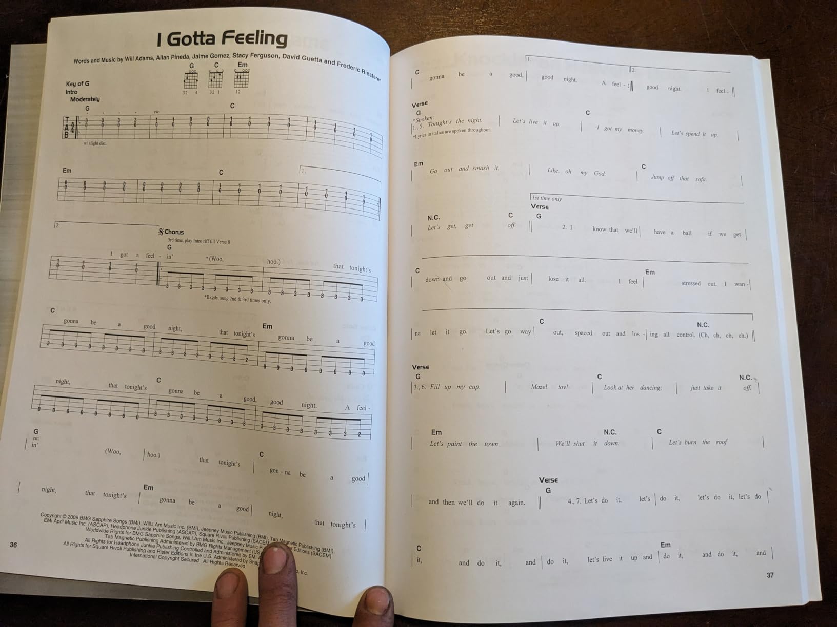 Simple Songs: The Easiest Easy Guitar Songbook Ever | Sheet Music Beginner Guitar TAB, Chords & Lyrics for 50 Popular Songs | Hal Leonard Songbook for New Players | Easy Guitar Collection Customer Review Simple Songs: The Easiest Easy Guitar Songbook Ever | Sheet Music Beginner Guitar TAB, Chords & Lyrics for 50 Popular Songs | Hal Leonard Songbook for New Players | Easy Guitar Collection - Customer Photo 1