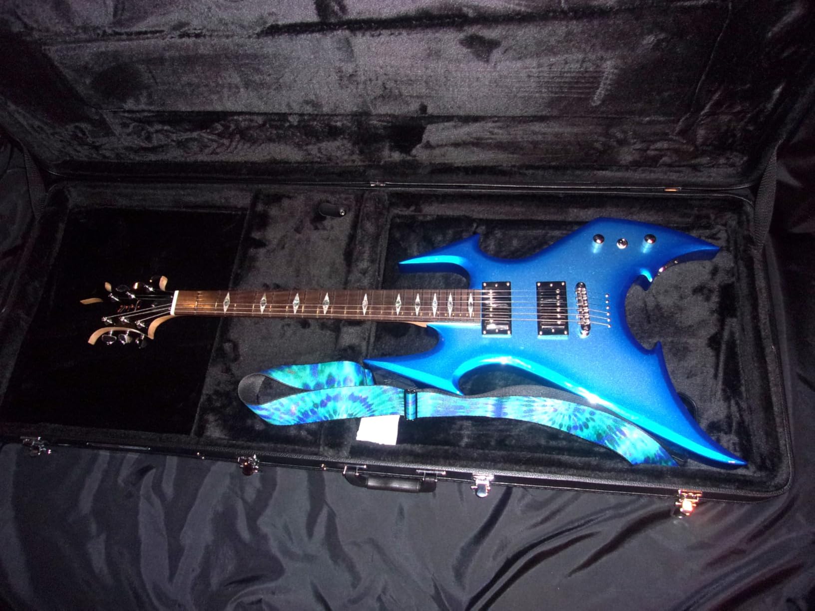 Gator Cases Hard-Shell Wood Case for Standard Electric Guitars, Fits Fender Strat/Tele Style (GWE-ELEC) customer photo 2