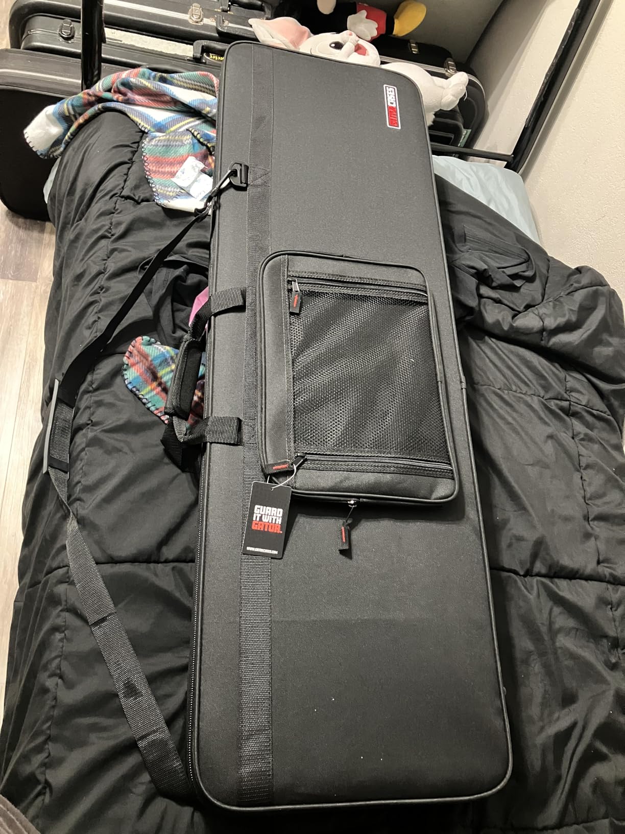 Gator Cases Lightweight Polyfoam Guitar Case fits Stratocaster and Telecaster Style Electric Guitars, (GL-ELECTRIC) Customer Review Gator Cases Lightweight Polyfoam Guitar Case fits Stratocaster and Telecaster Style Electric Guitars, (GL-ELECTRIC) - Customer Photo 2