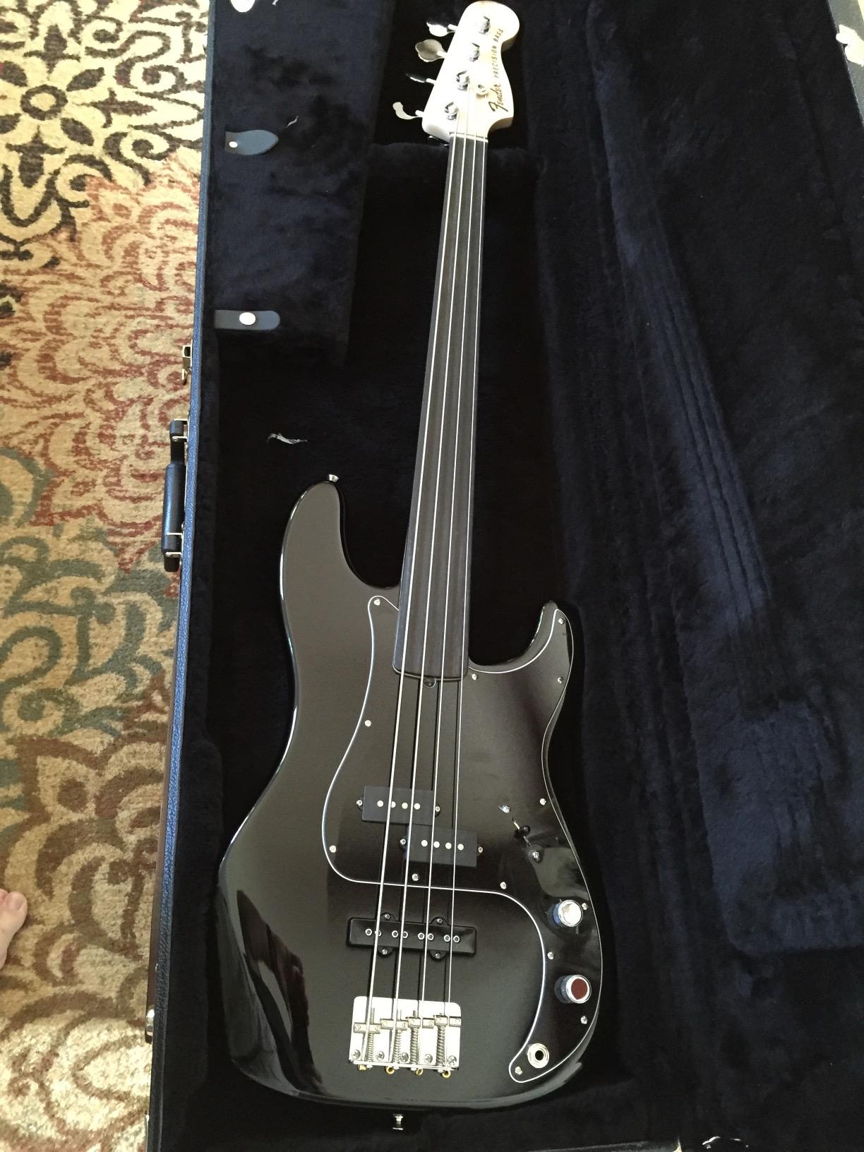 Fender Tony Franklin Fretless Precision Bass®, Black Customer Review Fender Tony Franklin Fretless Precision Bass®, Black - Customer Photo 1