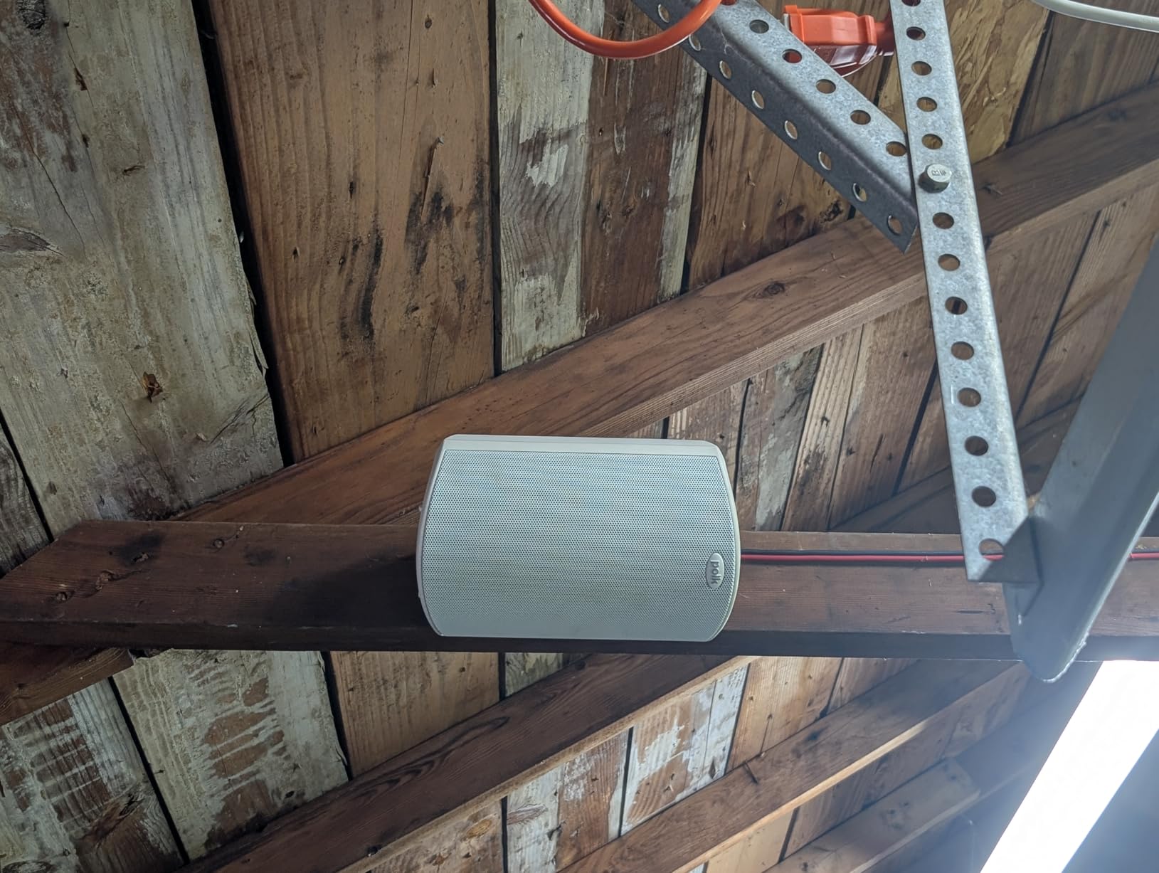 Polk Audio Atrium 4 Outdoor Speakers with Powerful Bass (Pair, White), All-Weather Durability, Broad Sound Coverage, Speed-Lock Mounting System - Customer Photo 2
