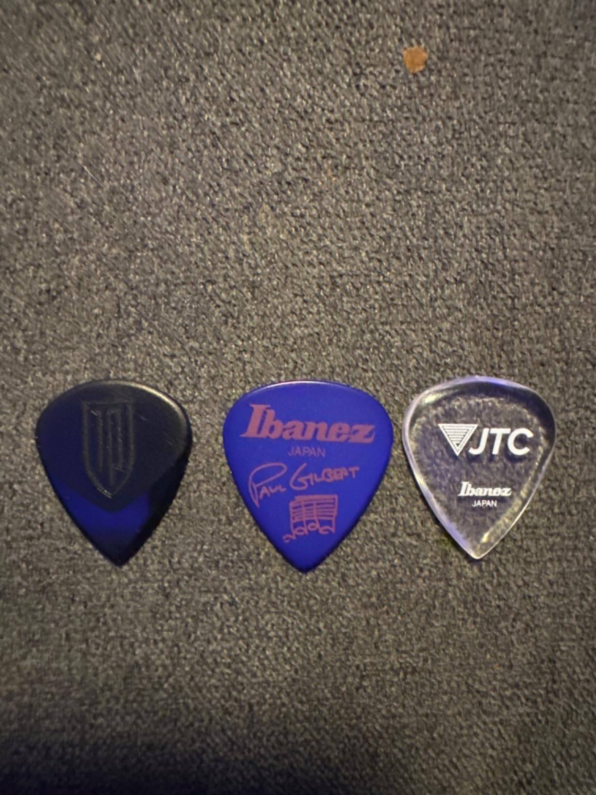 Ibanez B1000PGJB Paul Gilbert Signature Picks 6 Pack, Jewel Blue Customer Review Ibanez B1000PGJB Paul Gilbert Signature Picks 6 Pack, Jewel Blue - Customer Photo 2