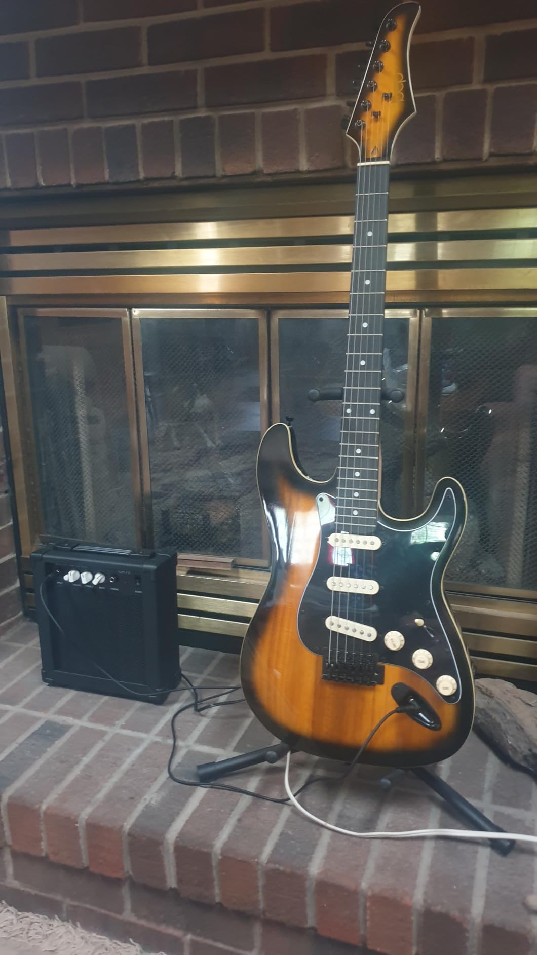 Best Choice Products 39in Full Size Beginner Electric Guitar Starter Kit w/Case, Strap, 10W Amp, Strings, Pick, Tremolo Bar - Hollywood Blue Customer Review Best Choice Products 39in Full Size Beginner Electric Guitar Starter Kit w/Case, Strap, 10W Amp, Strings, Pick, Tremolo Bar - Hollywood Blue - Customer Photo 1