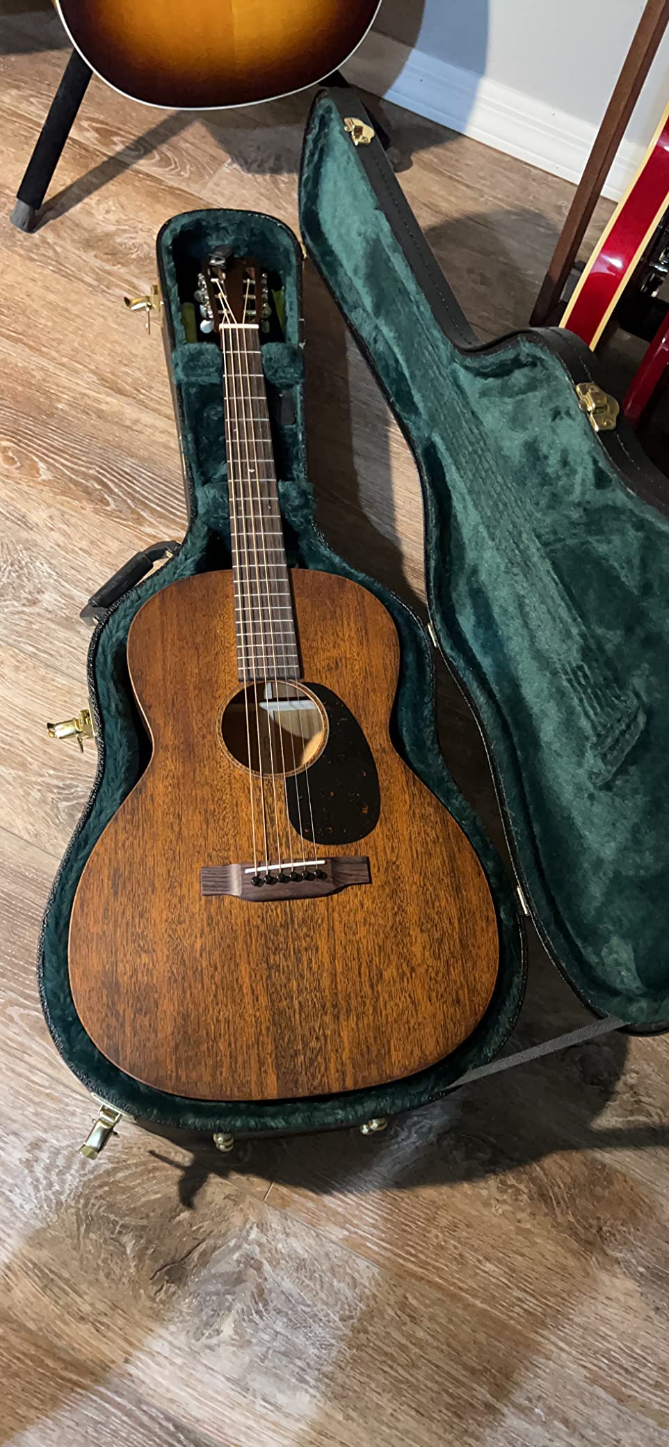 Martin Guitar 000-15SM with Gig Bag, Acoustic Guitar for the Working Musician, Mahogany Construction, Satin Finish, 000-12 Fret with Slotted Headstock, and Low Oval Neck Shape - Customer Photo 1