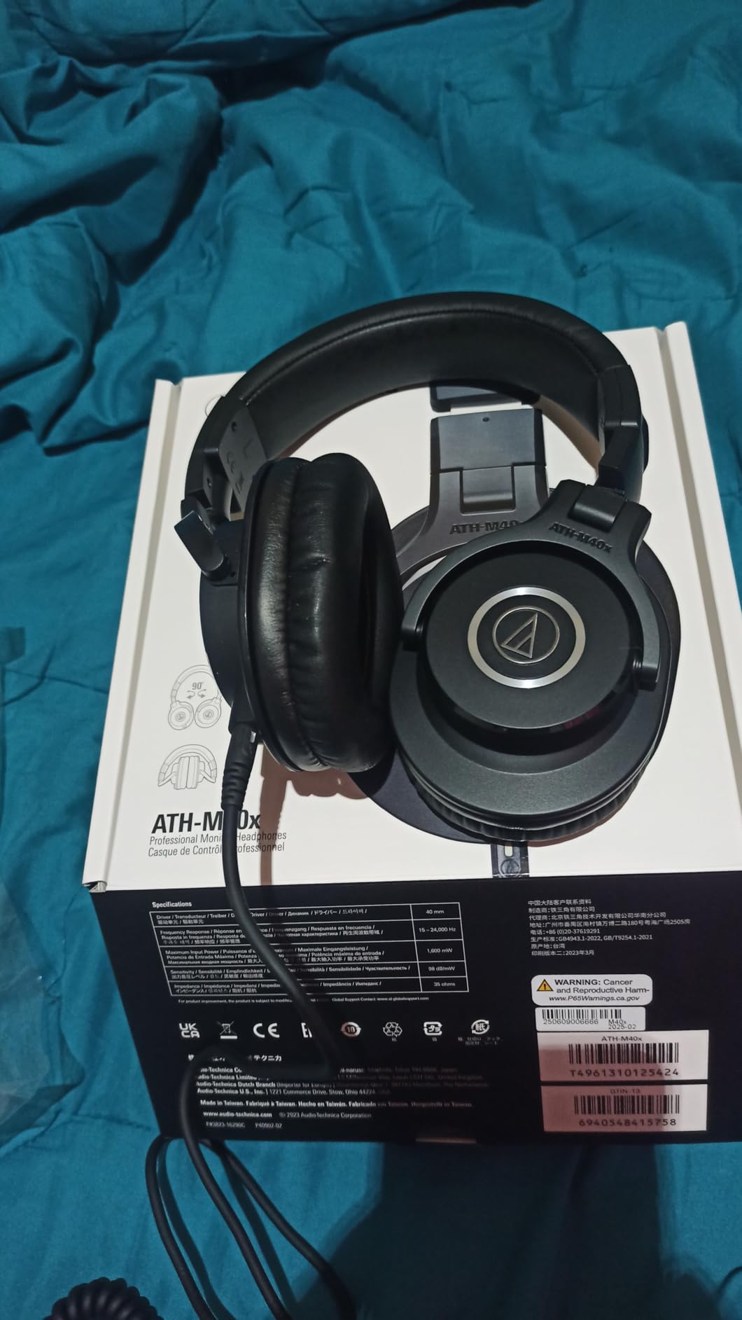 Audio-Technica ATH-M40x Professional Studio Monitor Headphone, Black, With Cutting Edge Engineering, 90 Degree Swiveling Earcups, Pro-grade Earpads/Headband, Detachable Cables Included Customer Review Audio-Technica ATH-M40x Professional Studio Monitor Headphone, Black, With Cutting Edge Engineering, 90 Degree Swiveling Earcups, Pro-grade Earpads/Headband, Detachable Cables Included - Customer Photo 1
