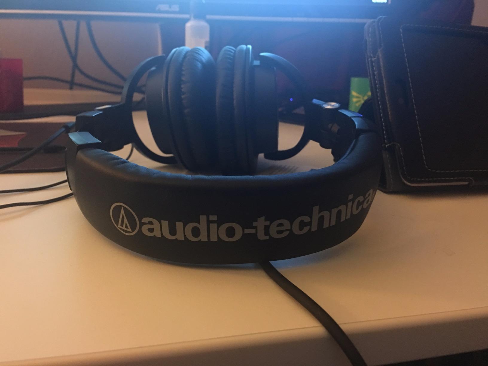 Audio-Technica ATH-M50x Professional Studio Monitor Headphones, Black Customer Review Audio-Technica ATH-M50x Professional Studio Monitor Headphones, Black - Customer Photo 2