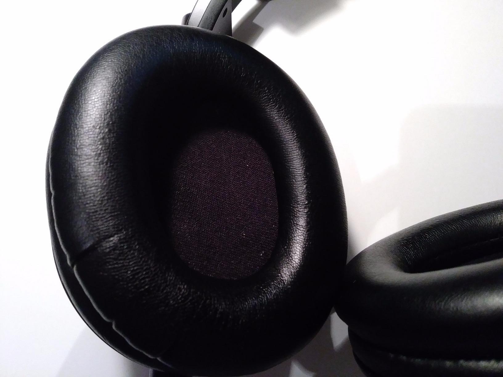 Audio-Technica ATH-M50x Professional Studio Monitor Headphones, Black Customer Review Audio-Technica ATH-M50x Professional Studio Monitor Headphones, Black - Customer Photo 5