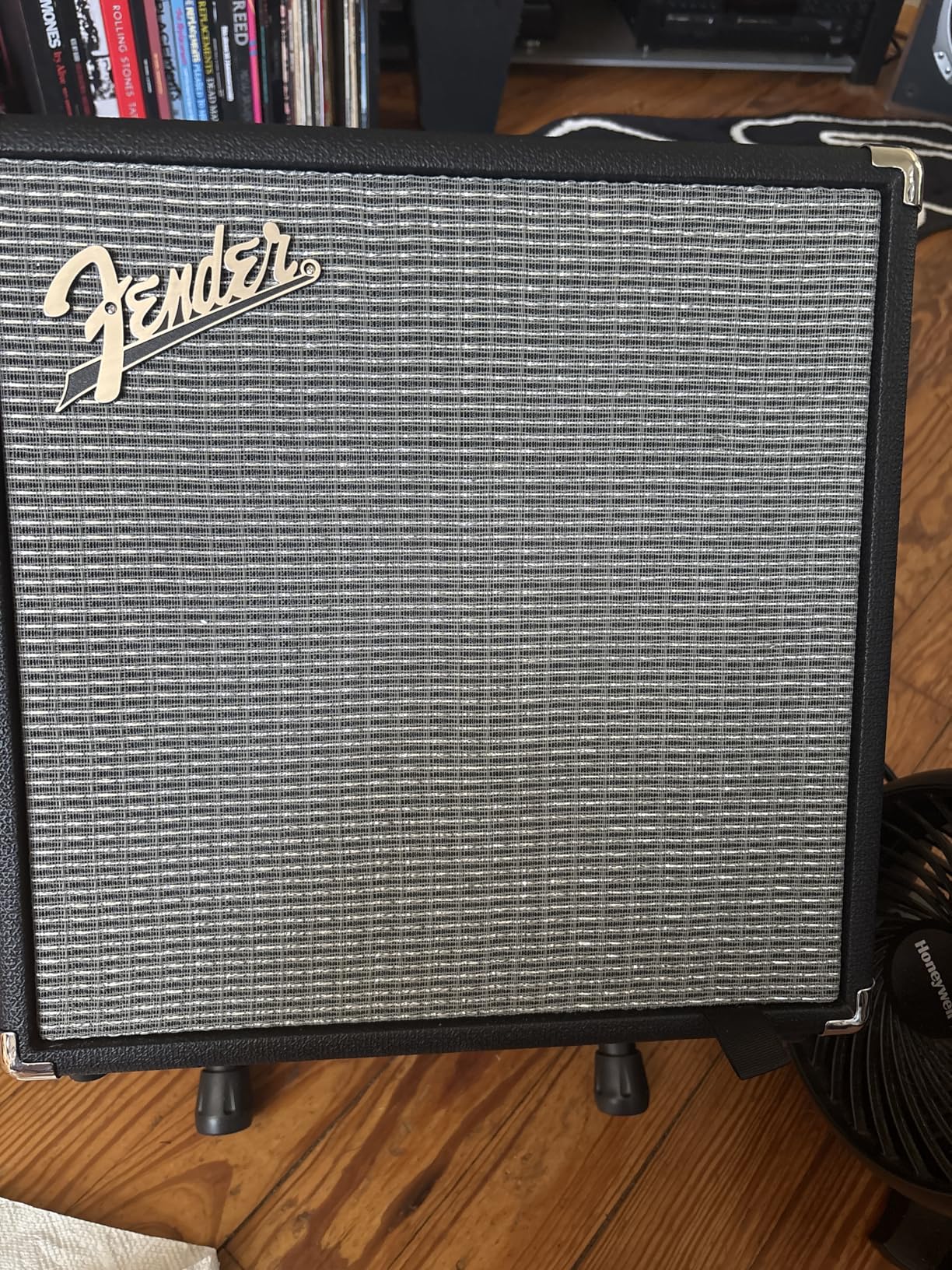 Fender Rumble 15 V3 Bass Amp for Bass Guitar, 15 Watts, with 2-Year Warranty 6 Inch Speaker, with Overdrive Circuit and Mid-Scoop Contour Switch Customer Review Fender Rumble 15 V3 Bass Amp for Bass Guitar, 15 Watts, with 2-Year Warranty 6 Inch Speaker, with Overdrive Circuit and Mid-Scoop Contour Switch - Customer Photo 4