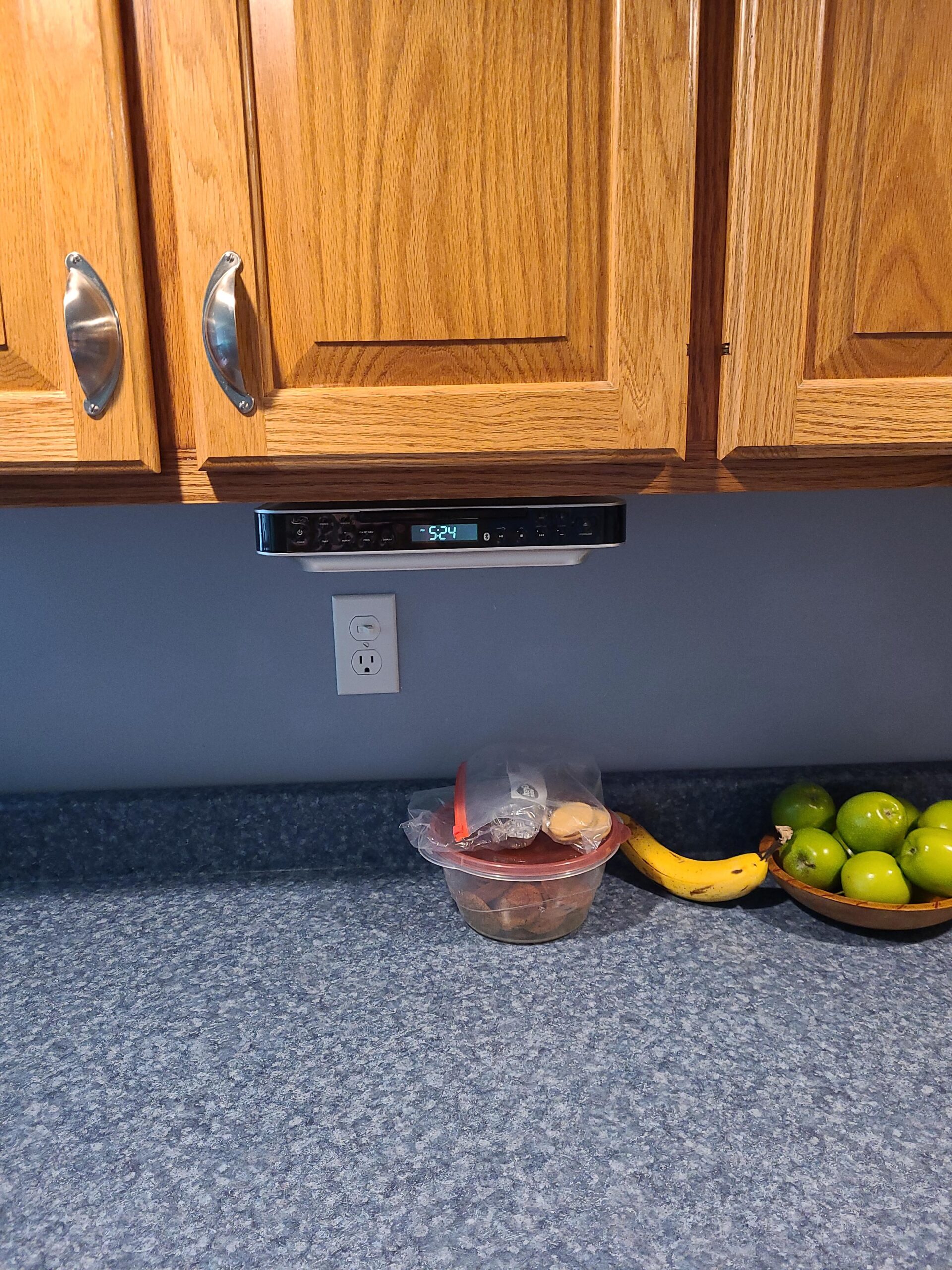 iLive Electronics iKBC384S Bluetooth Under the Cabinet Radio with CD Player - Customer Photo 1