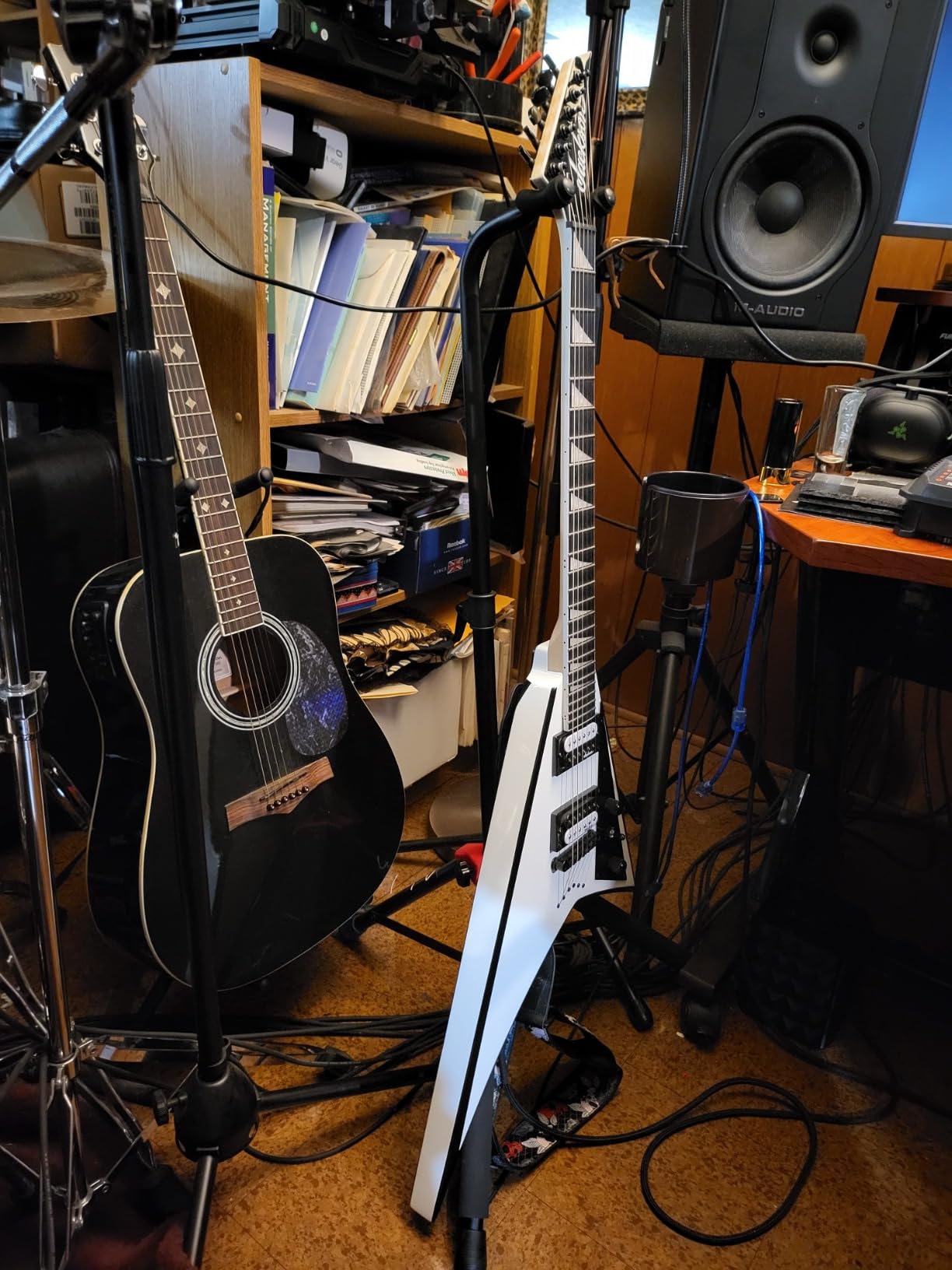 Fender Deluxe Hanging Guitar Stand Customer Review Fender Deluxe Hanging Guitar Stand - Customer Photo 2