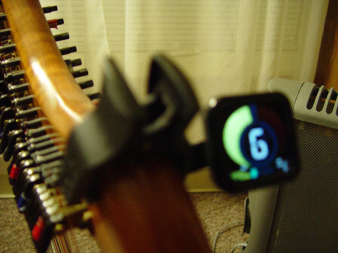 KLIQ UberTuner Clip On Guitar Tuner - Black, Fast & Accurate Chromatic Tuner customer photo 1