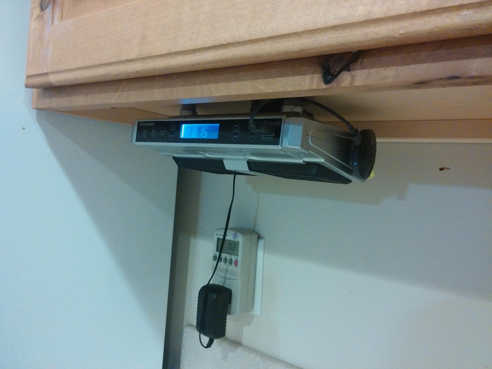 PROSCAN Under Cabinet Clock Radio, Music System with Bluetooth Streaming and FM Radio, Silver - Customer Photo 1