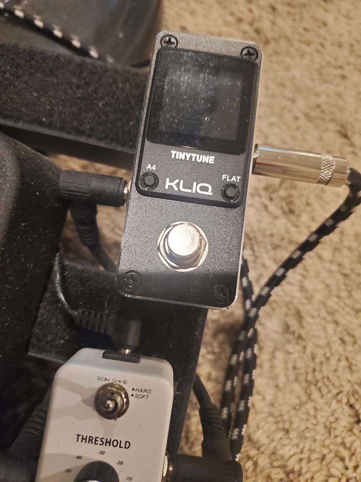 KLIQ TinyTune Pro Stage Tuner Pedal for Guitar & Bass, Mini Chromatic Pedal with True Bypass, Silent Switch, Flat Tuning, LED Display & Pitch Calibration Customer Review KLIQ TinyTune Pro Stage Tuner Pedal for Guitar & Bass, Mini Chromatic Pedal with True Bypass, Silent Switch, Flat Tuning, LED Display & Pitch Calibration - Customer Photo 1