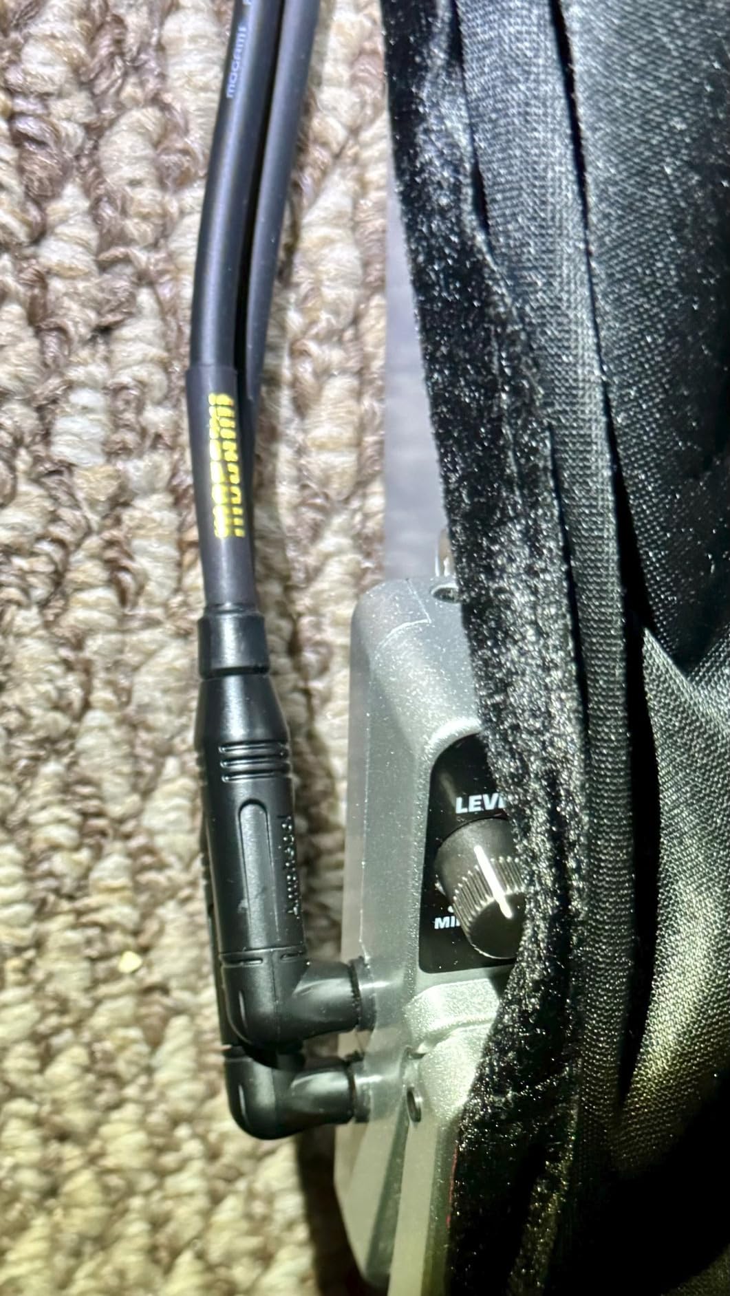 Mogami Gold Instrument RR Right Angle Pedal Cable - 6 Inches Customer Review Mogami Gold Instrument RR Right Angle Pedal Cable - 6 Inches - Customer Photo 1