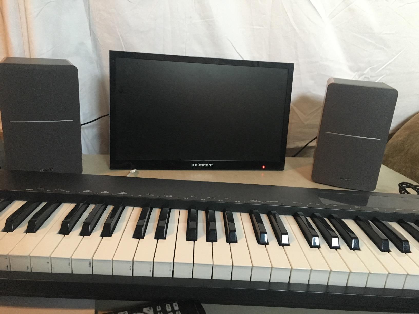 Edifier R1280T Powered Bookshelf Speakers - 2.0 Active Near Field Studio Monitor Speaker - Wooden Enclosure - 42 Watts RMS Power Customer Review Edifier R1280T Powered Bookshelf Speakers - 2.0 Active Near Field Studio Monitor Speaker - Wooden Enclosure - 42 Watts RMS Power - Customer Photo 2