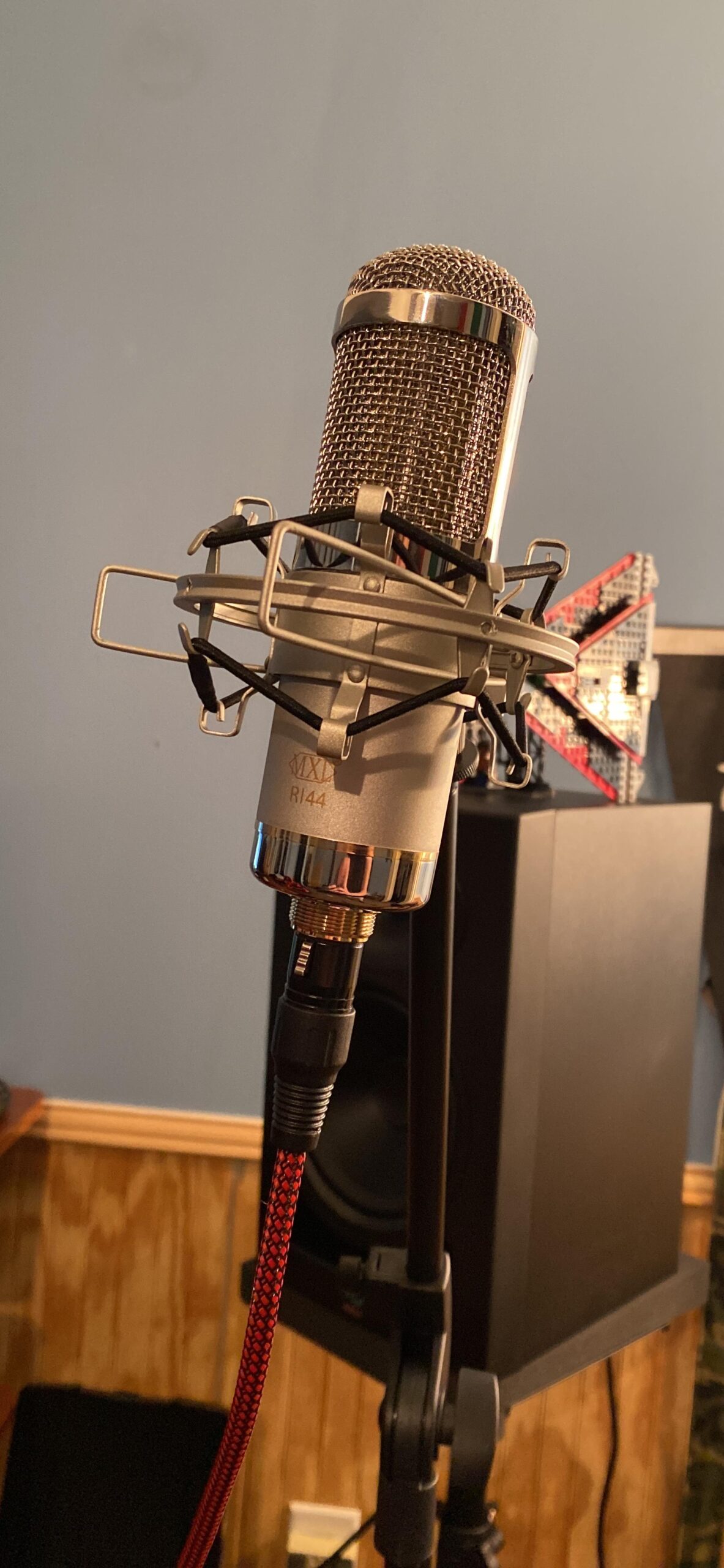 MXL R144 HE Heritage Edition Classic Ribbon Microphone Customer Review MXL R144 HE Heritage Edition Classic Ribbon Microphone - Customer Photo 2