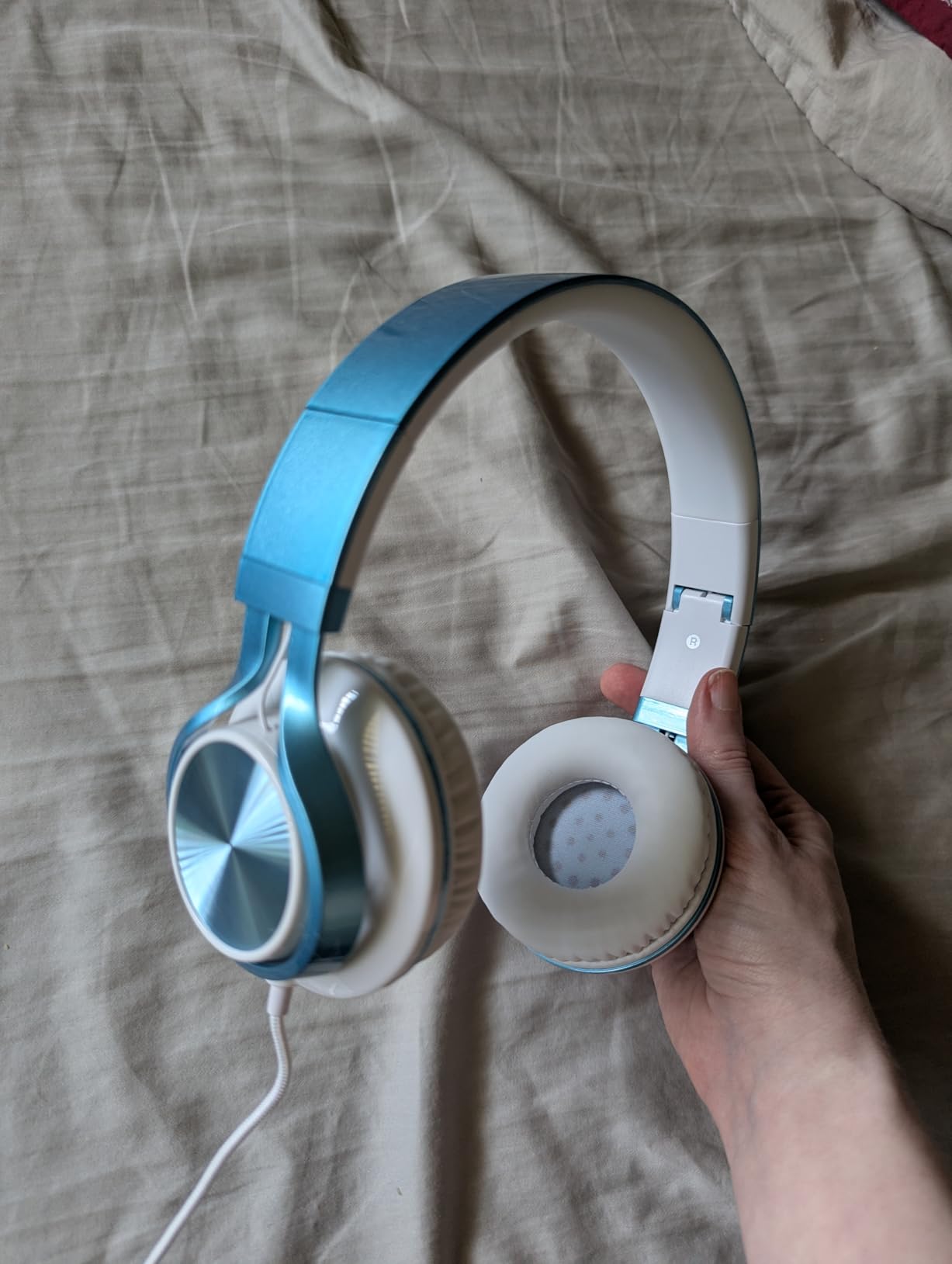AILIHEN C8 Headphones Wired, On-Ear Kids Headphones with Microphone and Volume Control Foldable Corded Stereo 3.5mm Headset for School Teens Smartphones Chromebook Laptop Tablets Travel (Black Blue) Customer Review AILIHEN C8 Headphones Wired, On-Ear Kids Headphones with Microphone and Volume Control Foldable Corded Stereo 3.5mm Headset for School Teens Smartphones Chromebook Laptop Tablets Travel (Black Blue) - Customer Photo 1