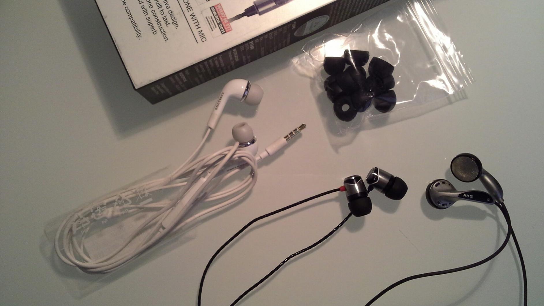 SoundMAGIC E10C Wired Earbuds with Microphone HiFi Stereo Earphones Noise Isolating in Ear Headphones Powerful Bass Tangle Free Cord Gunmetal Customer Review SoundMAGIC E10C Wired Earbuds with Microphone HiFi Stereo Earphones Noise Isolating in Ear Headphones Powerful Bass Tangle Free Cord Gunmetal - Customer Photo 1