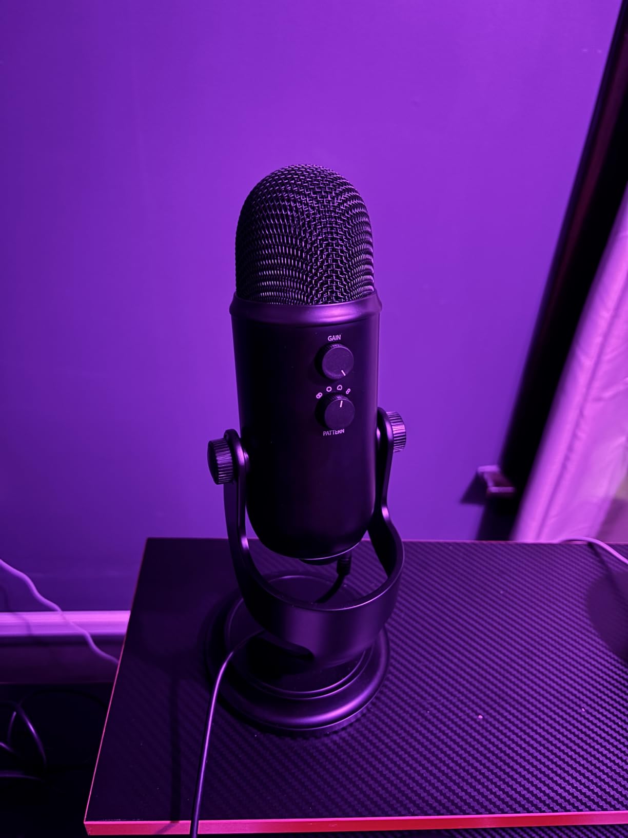 Logitech Creators Blue Yeti USB Microphone for Gaming, Streaming, Podcast, YouTube, Discord, PC, Studio Sound, Plug & Play-Midnight Blue Customer Review Logitech Creators Blue Yeti USB Microphone for Gaming, Streaming, Podcast, YouTube, Discord, PC, Studio Sound, Plug & Play-Midnight Blue - Customer Photo 1