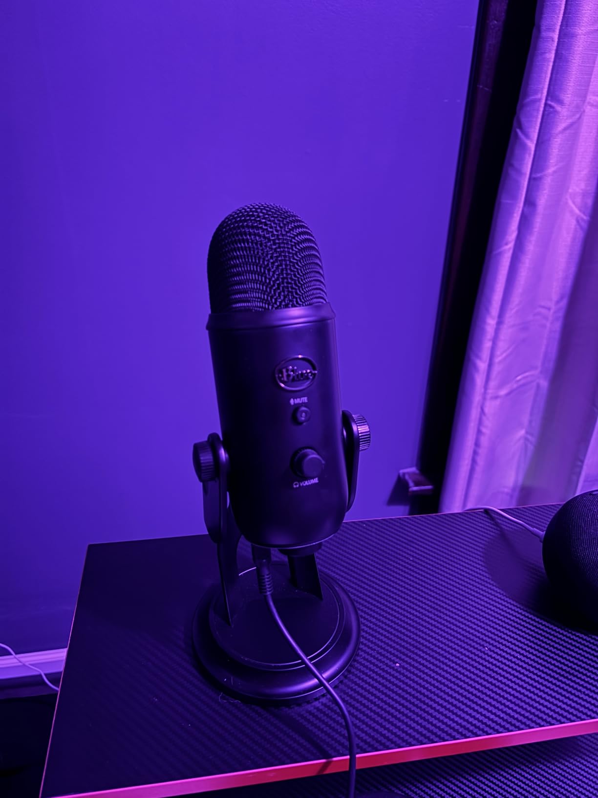 Logitech Creators Blue Yeti USB Microphone for Gaming, Streaming, Podcast, YouTube, Discord, PC, Studio Sound, Plug & Play-Midnight Blue Customer Review Logitech Creators Blue Yeti USB Microphone for Gaming, Streaming, Podcast, YouTube, Discord, PC, Studio Sound, Plug & Play-Midnight Blue - Customer Photo 2