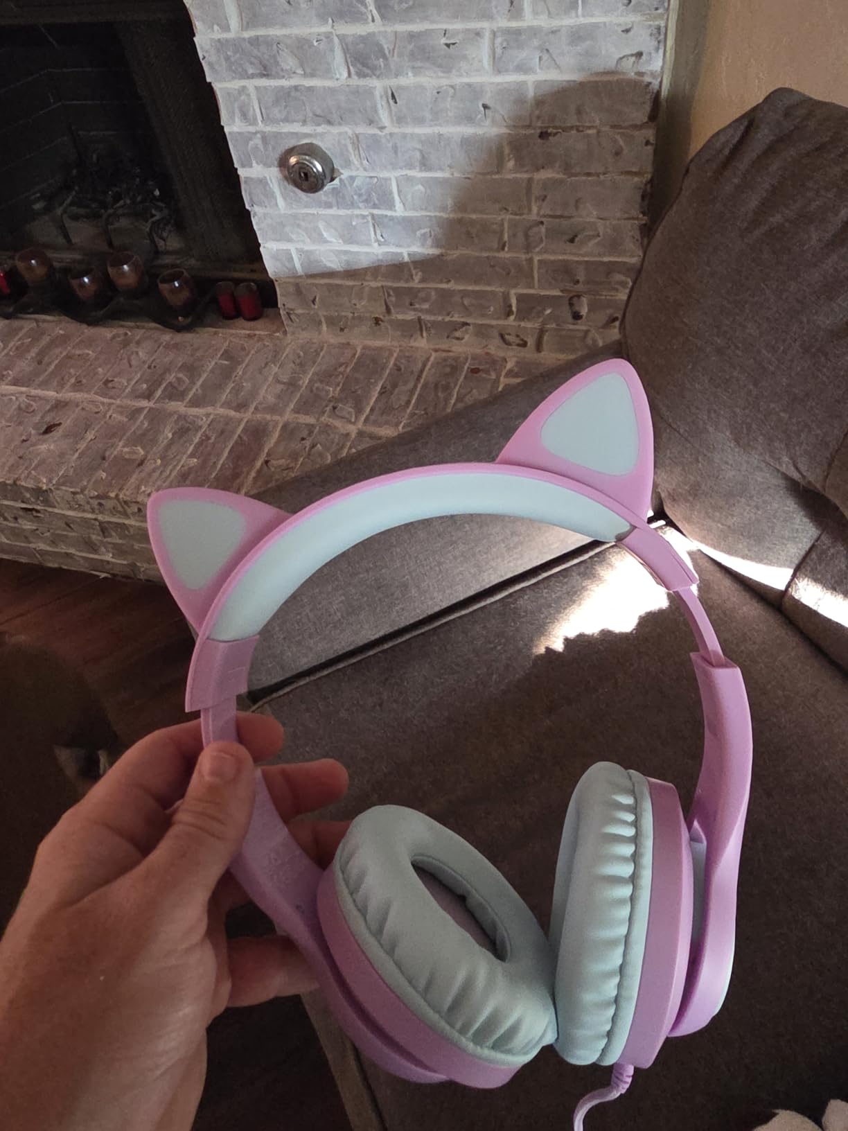 iClever Kids Headphones with Cat Ear Led Light Up, Safe Volume Limite, FunShare, Foldable, Over-Ear Headphones for Kids for School/iPad/Tablet/Travel, Meow Donut-Pink Customer Review iClever Kids Headphones with Cat Ear Led Light Up, Safe Volume Limite, FunShare, Foldable, Over-Ear Headphones for Kids for School/iPad/Tablet/Travel, Meow Donut-Pink - Customer Photo 2
