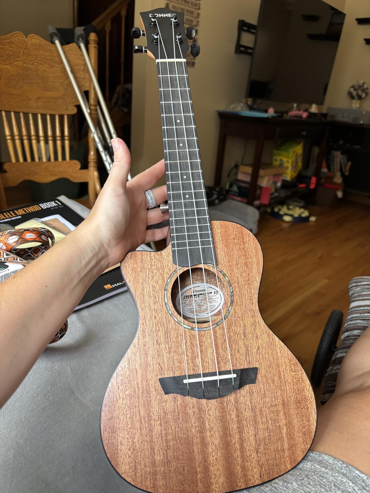 Donner Tenor Ukulele Mahogany Professional 26 inch Ukelele Starter Bundle Kit with Free Online Lesson Gig Bag Strap Nylon String Tuner Picks Cloth DUT-1 customer photo 1