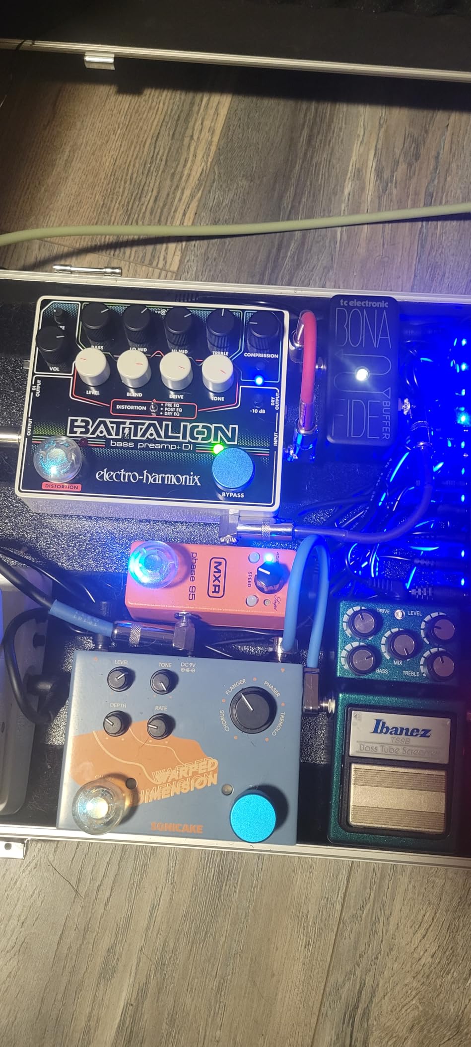 Electro-Harmonix Battalion Black 4-band EQ, MOSFET Distortion, Compressor, Noise Gate Bass Preamp & DI Pedal Customer Review Electro-Harmonix Battalion Black 4-band EQ, MOSFET Distortion, Compressor, Noise Gate Bass Preamp & DI Pedal - Customer Photo 1