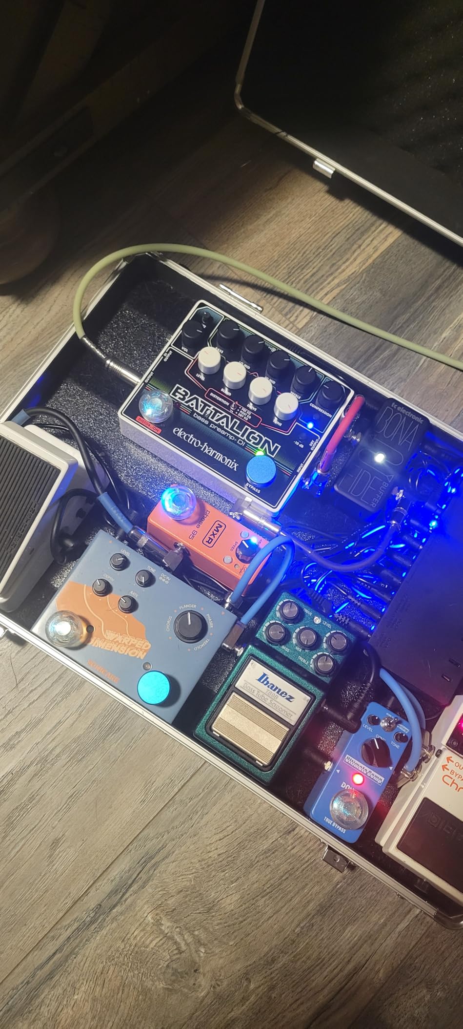 Electro-Harmonix Battalion Black 4-band EQ, MOSFET Distortion, Compressor, Noise Gate Bass Preamp & DI Pedal Customer Review Electro-Harmonix Battalion Black 4-band EQ, MOSFET Distortion, Compressor, Noise Gate Bass Preamp & DI Pedal - Customer Photo 2