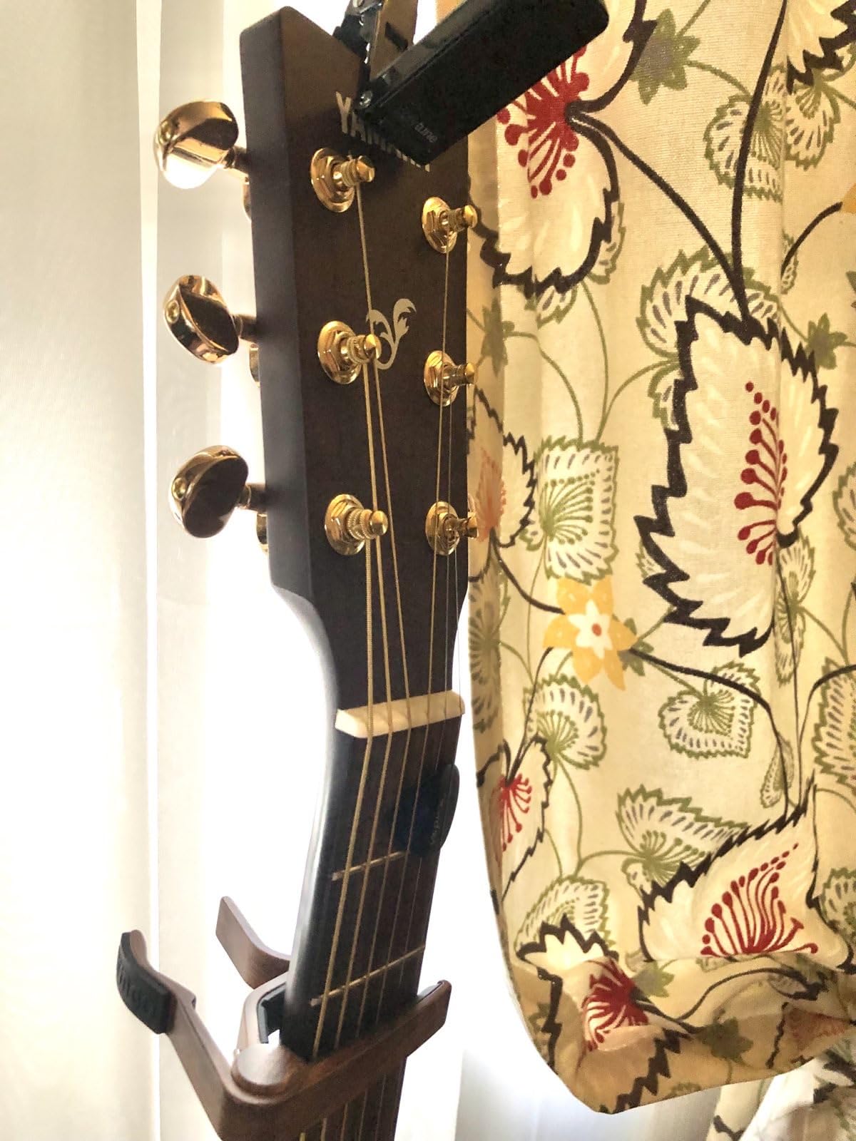 WINGO Guitar Capo for Acoustic and Electric Guitars - Rosewood Color with 5 Picks Customer Review WINGO Guitar Capo for Acoustic and Electric Guitars - Rosewood Color with 5 Picks - Customer Photo 1