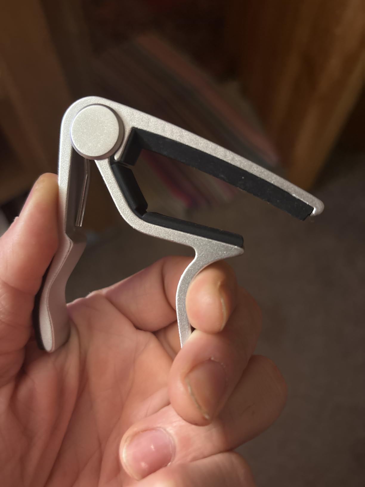 WINGO Guitar Capo for Acoustic and Electric Guitars - Rosewood Color with 5 Picks Customer Review WINGO Guitar Capo for Acoustic and Electric Guitars - Rosewood Color with 5 Picks - Customer Photo 2
