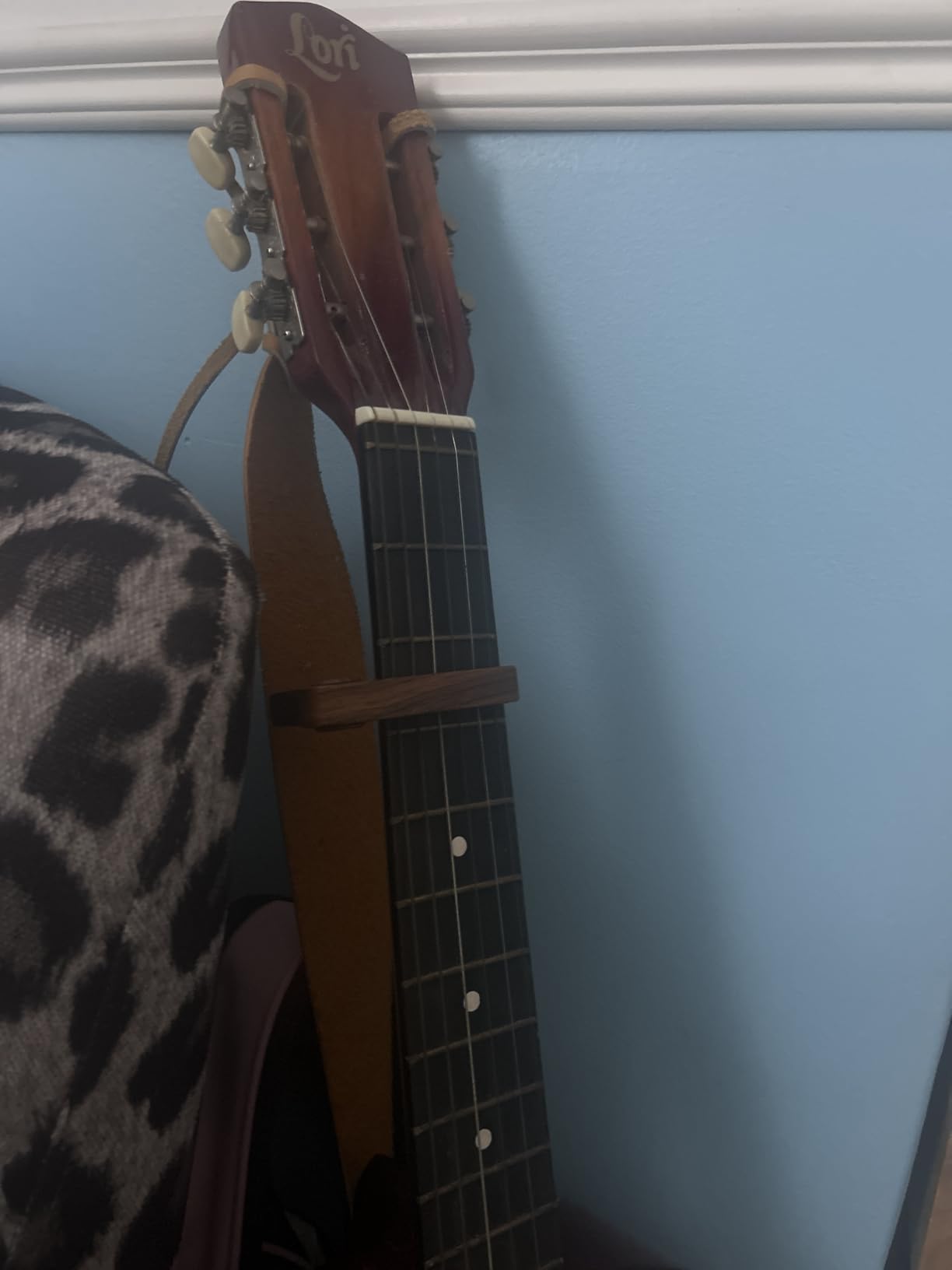 WINGO Guitar Capo for Acoustic and Electric Guitars - Rosewood Color with 5 Picks Customer Review WINGO Guitar Capo for Acoustic and Electric Guitars - Rosewood Color with 5 Picks - Customer Photo 3