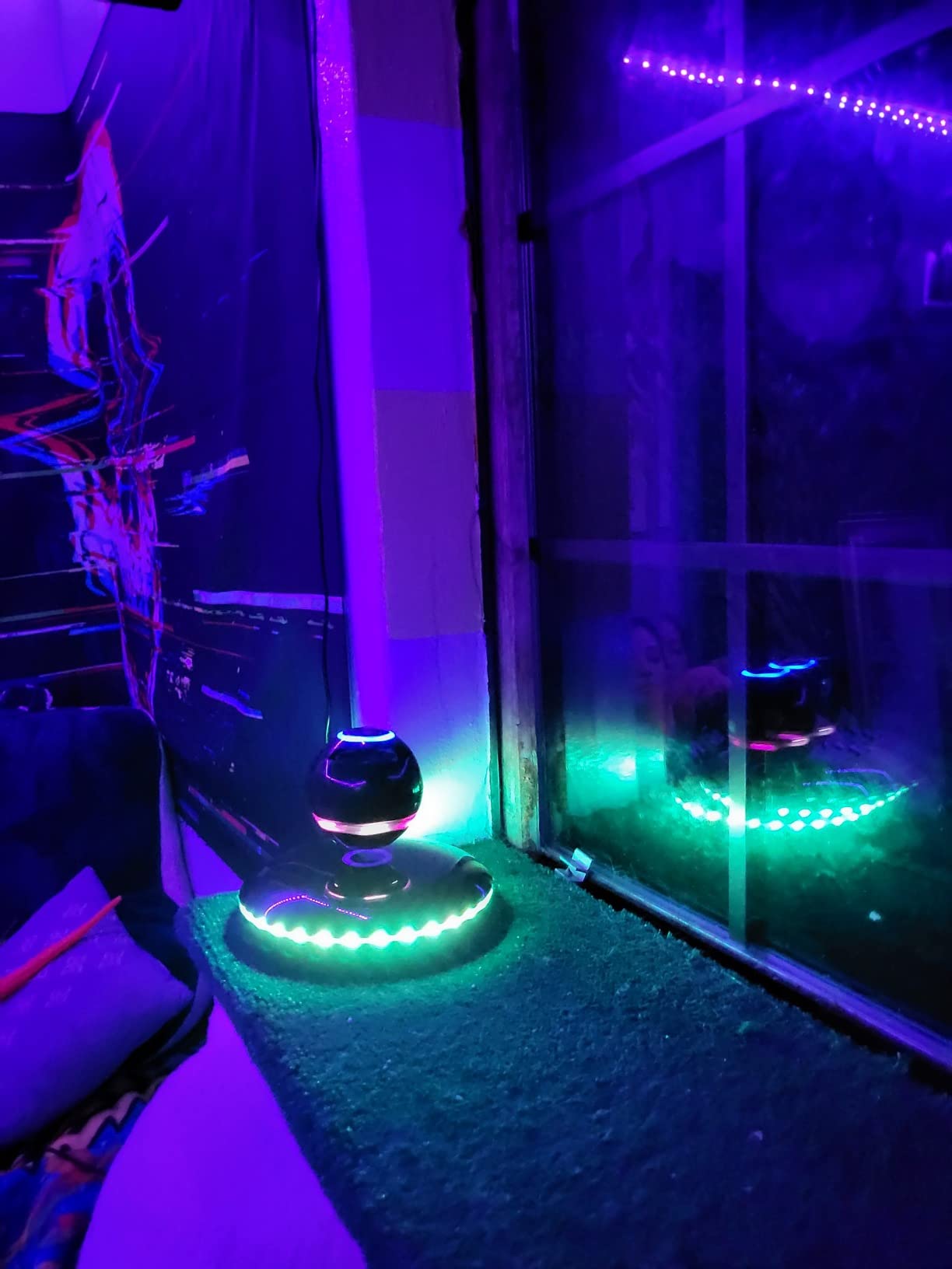 Infinity Orb Magnetic Levitating Speaker Bluetooth 4.0 LED Flash Wireless Floating Speakers with Microphone and Touch Buttons (Black) Customer Review Infinity Orb Magnetic Levitating Speaker Bluetooth 4.0 LED Flash Wireless Floating Speakers with Microphone and Touch Buttons (Black) - Customer Photo 1