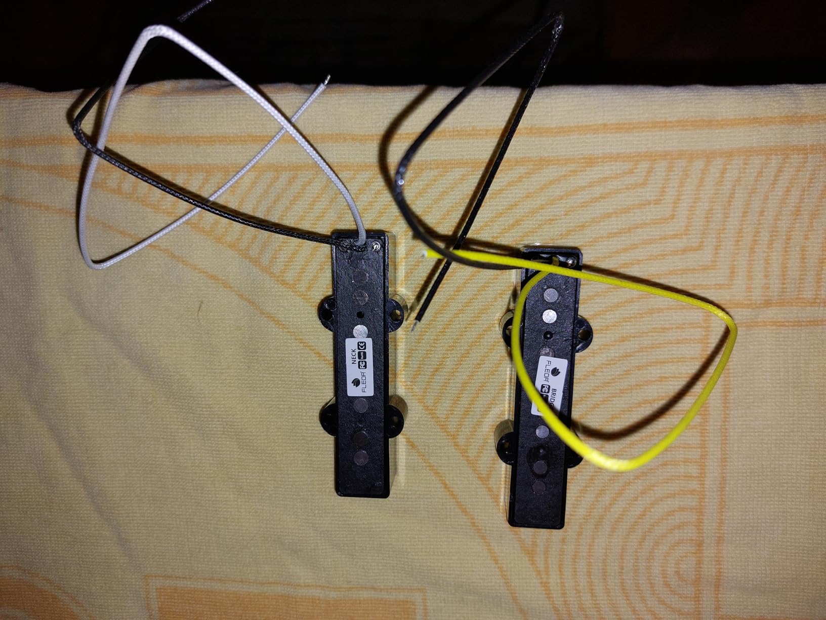 FLEOR Alnico 5 J Bass Pickups Neck & Bridge Pickup Set for 4 Strings J Bass Guitar Pickup Part Customer Review FLEOR Alnico 5 J Bass Pickups Neck & Bridge Pickup Set for 4 Strings J Bass Guitar Pickup Part - Customer Photo 1