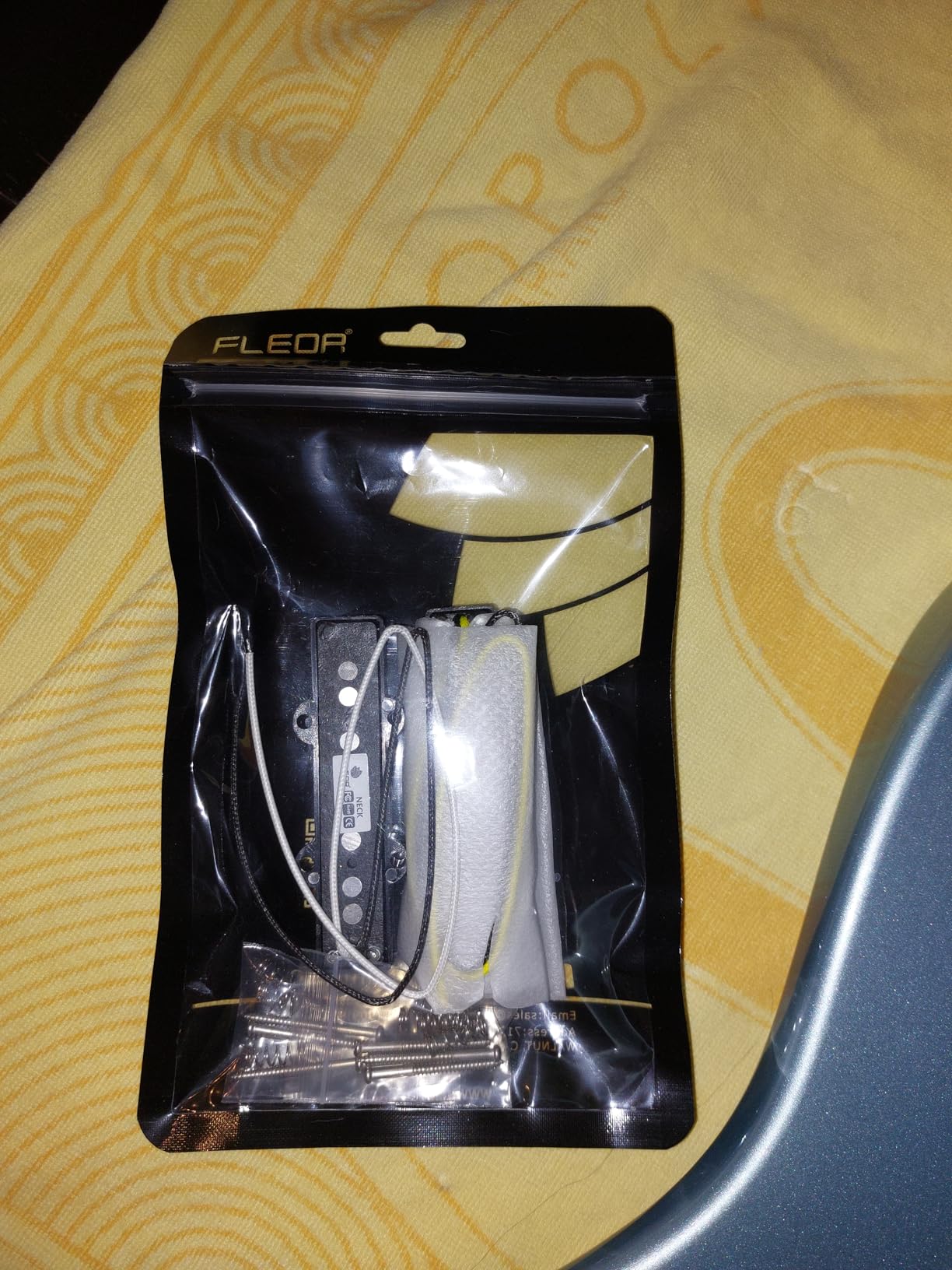 FLEOR Alnico 5 J Bass Pickups Neck & Bridge Pickup Set for 4 Strings J Bass Guitar Pickup Part Customer Review FLEOR Alnico 5 J Bass Pickups Neck & Bridge Pickup Set for 4 Strings J Bass Guitar Pickup Part - Customer Photo 2