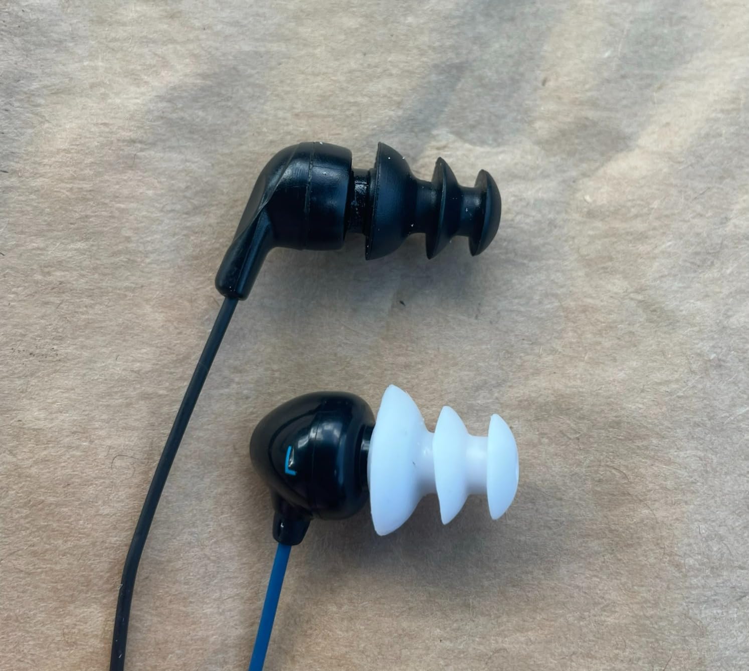AGPTEK IPX8 Waterproof in-Ear Earphones, Coiled Cable Swimming Earbuds with Stereo Audio Extension Cable, Wired, Black Customer Review AGPTEK IPX8 Waterproof in-Ear Earphones, Coiled Cable Swimming Earbuds with Stereo Audio Extension Cable, Wired, Black - Customer Photo 1