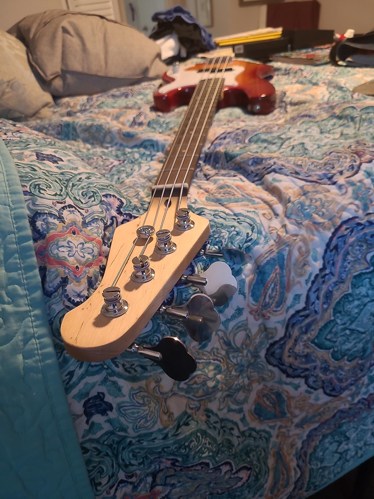Costzon Full Size Electric 4 String Bass Guitar for Beginner Starter Complete Kit, Rose Fingerboard and Bridge, w/Two Pickups & Two Tone Control, Guitar Bag, Strap, Guitar Pick, Amp Cord (Blue Bass) Customer Review Costzon Full Size Electric 4 String Bass Guitar for Beginner Starter Complete Kit, Rose Fingerboard and Bridge, w/Two Pickups & Two Tone Control, Guitar Bag, Strap, Guitar Pick, Amp Cord (Blue Bass) - Customer Photo 1