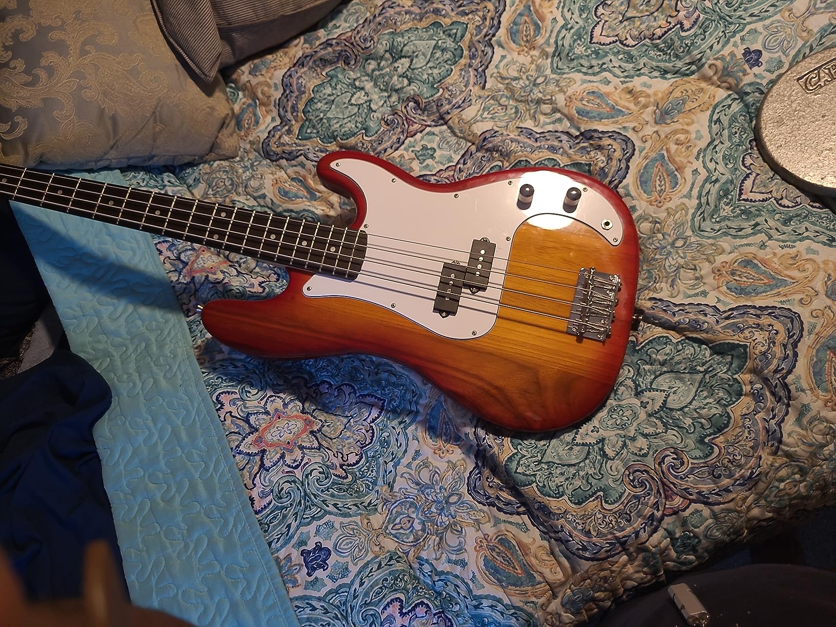 Costzon Full Size Electric 4 String Bass Guitar for Beginner Starter Complete Kit, Rose Fingerboard and Bridge, w/Two Pickups & Two Tone Control, Guitar Bag, Strap, Guitar Pick, Amp Cord (Blue Bass) Customer Review Costzon Full Size Electric 4 String Bass Guitar for Beginner Starter Complete Kit, Rose Fingerboard and Bridge, w/Two Pickups & Two Tone Control, Guitar Bag, Strap, Guitar Pick, Amp Cord (Blue Bass) - Customer Photo 2