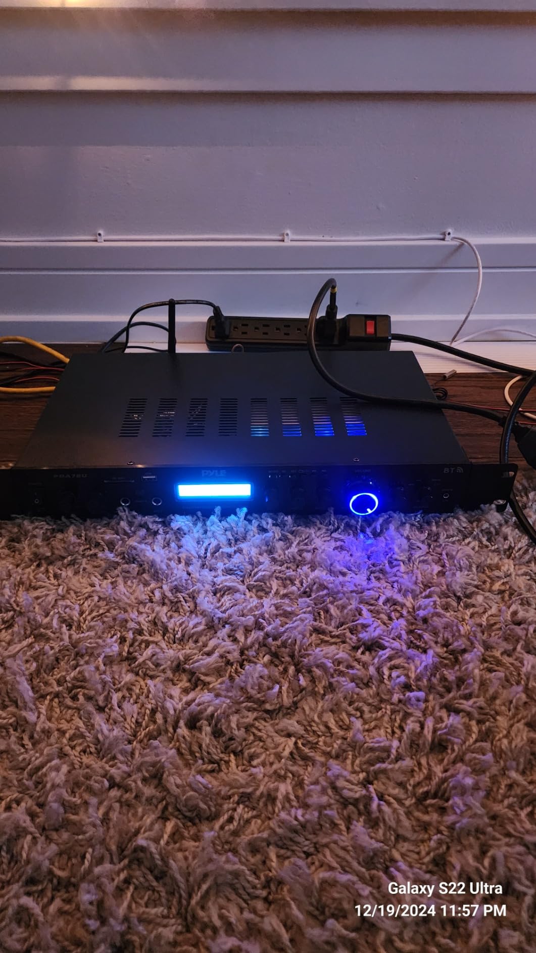 Pyle Bluetooth Home Theater Amplifier - 200 Watts into 5 Channels with Subwoofer Out, Wireless Streaming, USB/SD with MP3 player, RCA Input, FM Radio, LCD Display - PDA7BU customer photo 1