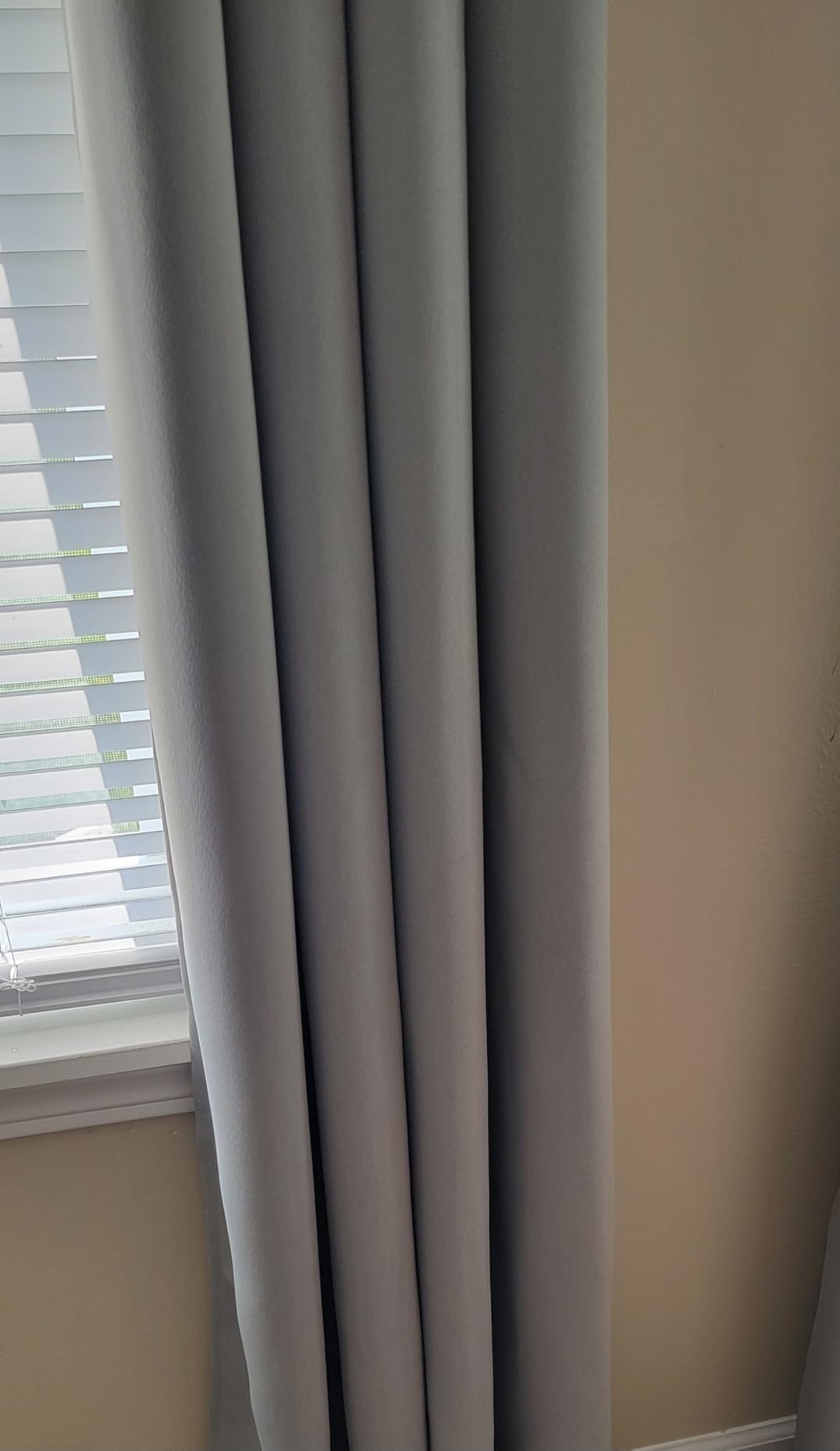 HOMEIDEAS Blackout Curtains for Bedroom 52 X 84 Inch Long 2 Panels Set Light Grey/Gray Room Darkening Curtains/Drapes, Soundproof Thermal Grommet Window Curtains for Living Room Customer Review HOMEIDEAS Blackout Curtains for Bedroom 52 X 84 Inch Long 2 Panels Set Light Grey/Gray Room Darkening Curtains/Drapes, Soundproof Thermal Grommet Window Curtains for Living Room - Customer Photo 1