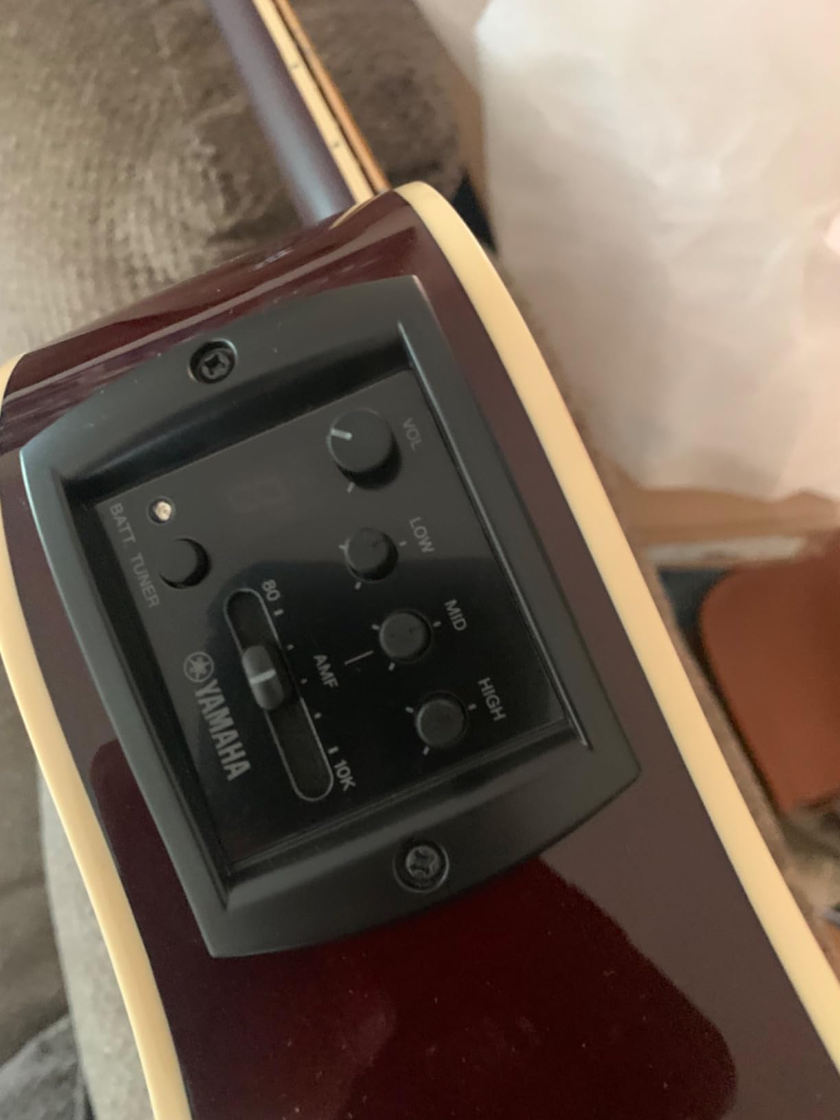 Yamaha APX600 NA Thin Body Acoustic-Electric Guitar, Natural Customer Review Yamaha APX600 NA Thin Body Acoustic-Electric Guitar, Natural - Customer Photo 3