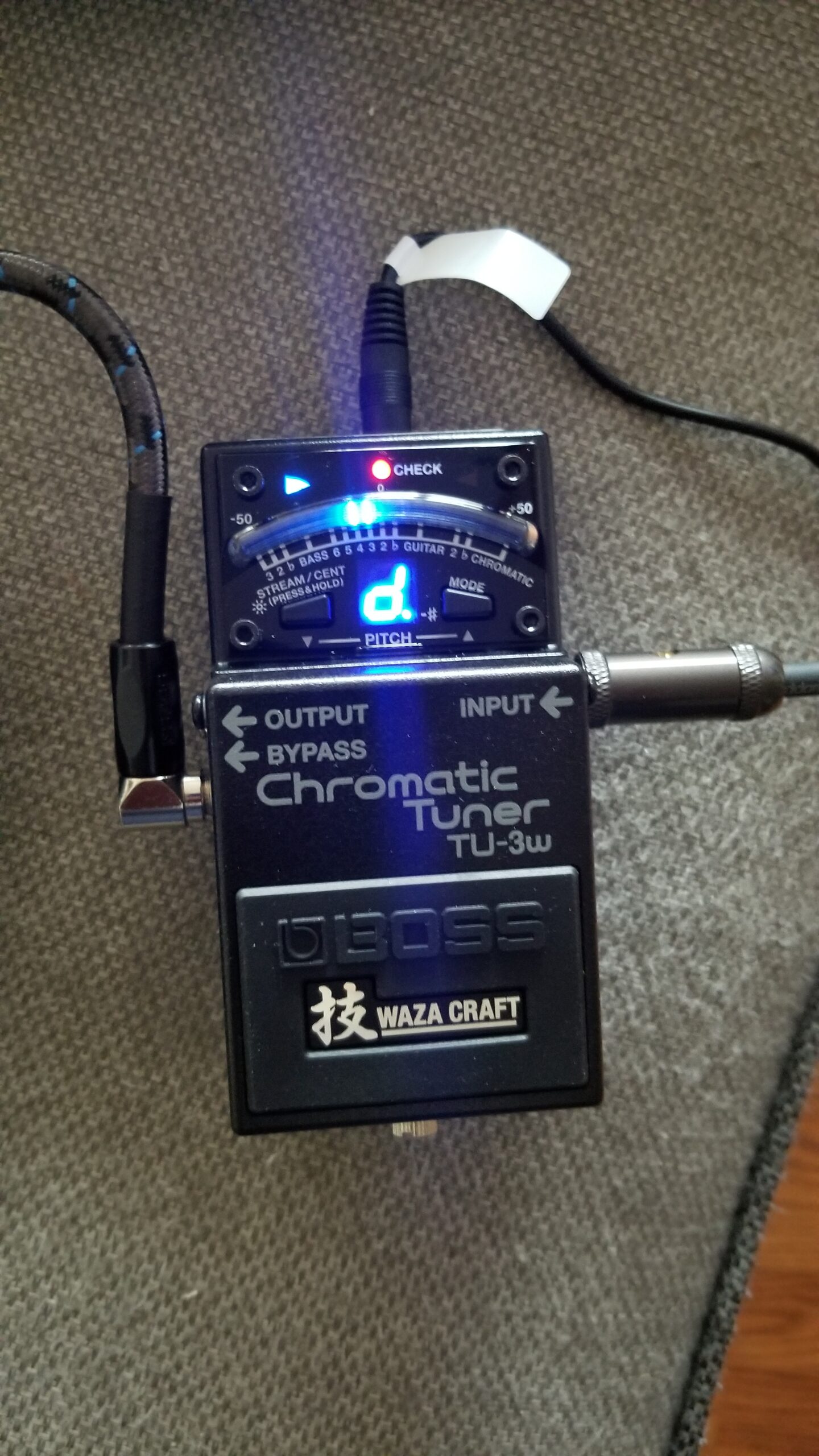 BOSS TU-3W Waza Craft Compact Chromatic Tuner | Enhanced with Waza Innovation & Craftsmanship | Superior Tuning for Guitar and Bass | 21-Segment Blue LED Meter | Accu-Pitch Sign Function Customer Review BOSS TU-3W Waza Craft Compact Chromatic Tuner | Enhanced with Waza Innovation & Craftsmanship | Superior Tuning for Guitar and Bass | 21-Segment Blue LED Meter | Accu-Pitch Sign Function - Customer Photo 2