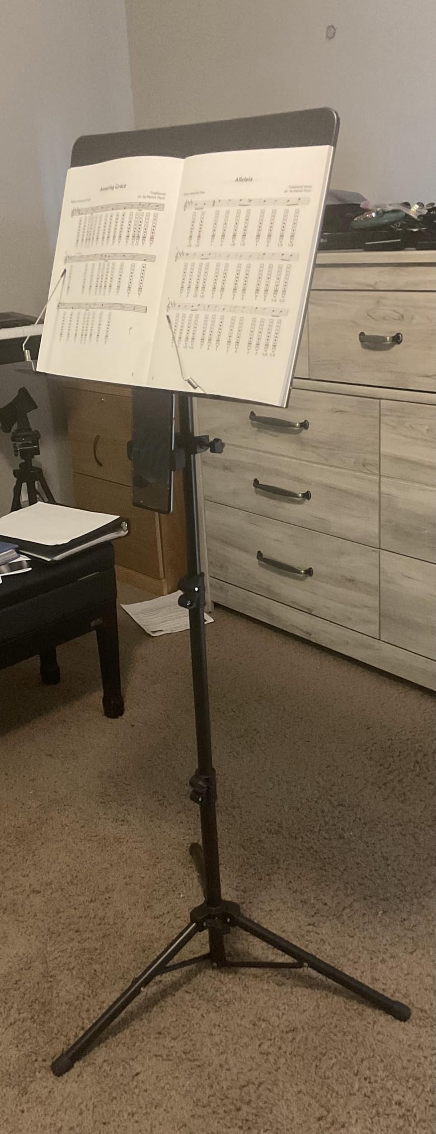 GLEAM Sheet Music Stand - Full Metal with Carrying Bag, Phone Holder, Sheet Music Folder and Clip, 5 in 1 Desktop Book Stand Customer Review GLEAM Sheet Music Stand - Full Metal with Carrying Bag, Phone Holder, Sheet Music Folder and Clip, 5 in 1 Desktop Book Stand - Customer Photo 2