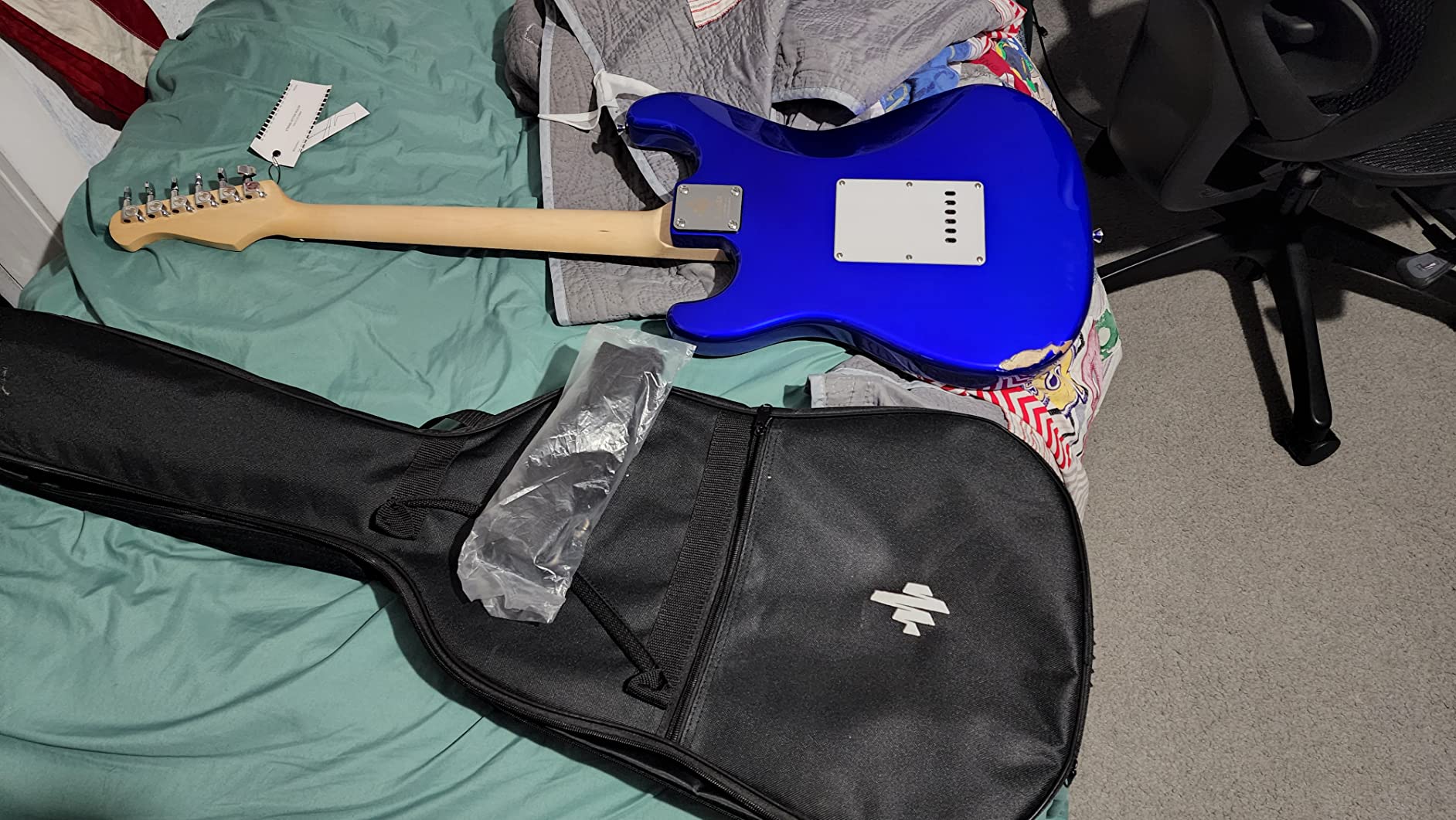 Donner DST-100B 39 Inch Electric Guitar Beginner Kit Solid Body Full Size Black HSS for Starter, with Amplifier, Bag, Digital Tuner, Capo, Strap, String,Cable, Picks Customer Review Donner DST-100B 39 Inch Electric Guitar Beginner Kit Solid Body Full Size Black HSS for Starter, with Amplifier, Bag, Digital Tuner, Capo, Strap, String,Cable, Picks - Customer Photo 2