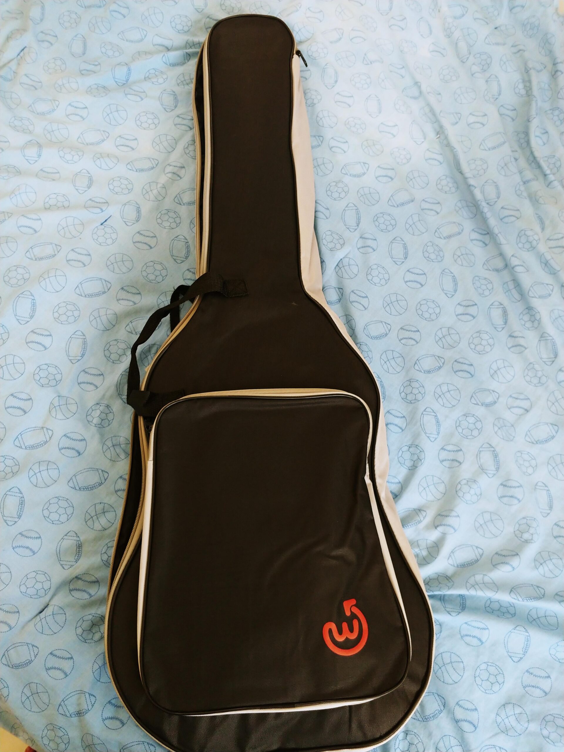 Wayfinder by Gator Cases Lightweight Electric Guitar Gig Bag with Large Accessory Pocket and Adjustable Backpack Straps; (WF-GB-ELEC) Customer Review Wayfinder by Gator Cases Lightweight Electric Guitar Gig Bag with Large Accessory Pocket and Adjustable Backpack Straps; (WF-GB-ELEC) - Customer Photo 2