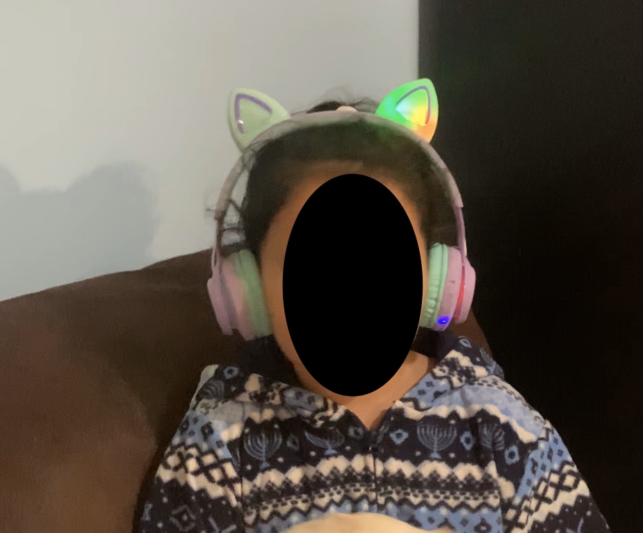 Riwbox Kids Headphones, CT-7S Cat Ear Bluetooth Headphones with LED Light, 85dB Volume Limiting, Over Ear with Microphone for Laptop/PC/TV (Blue & Green) Customer Review Riwbox Kids Headphones, CT-7S Cat Ear Bluetooth Headphones with LED Light, 85dB Volume Limiting, Over Ear with Microphone for Laptop/PC/TV (Blue & Green) - Customer Photo 1
