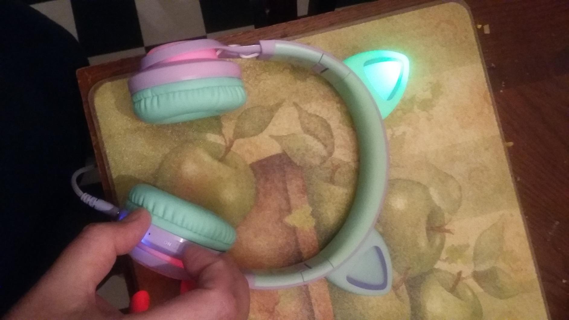 Riwbox Kids Headphones, CT-7S Cat Ear Bluetooth Headphones with LED Light, 85dB Volume Limiting, Over Ear with Microphone for Laptop/PC/TV (Blue & Green) Customer Review Riwbox Kids Headphones, CT-7S Cat Ear Bluetooth Headphones with LED Light, 85dB Volume Limiting, Over Ear with Microphone for Laptop/PC/TV (Blue & Green) - Customer Photo 2