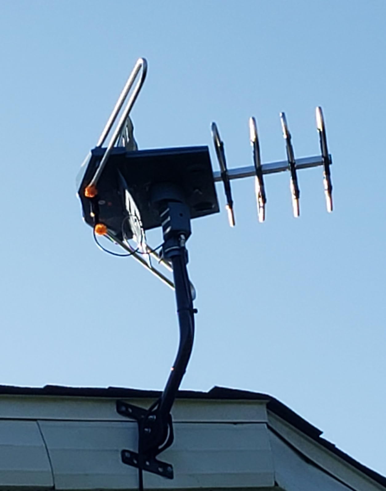 PBD Outdoor Digital Amplified HDTV Antenna, 150 Mile Motorized 360 Degree Rotation, Wireless Remote Control, 59FT RG6 Coax Cable, Coaxial Grounding Block, UHF VHF 1080P 4K, Support 2 TVs customer photo 1