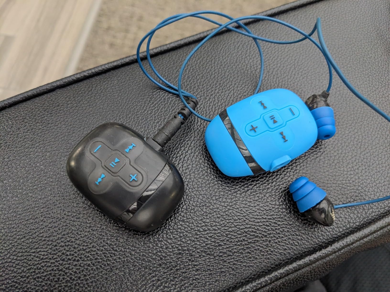 Waterproof MP3 Player for Swimming, Underwater Headphones with Short Cord, MP3 Waterproof Swimming Underwater 3 Meter, Shuffle Feature Customer Review Waterproof MP3 Player for Swimming, Underwater Headphones with Short Cord, MP3 Waterproof Swimming Underwater 3 Meter, Shuffle Feature - Customer Photo 1
