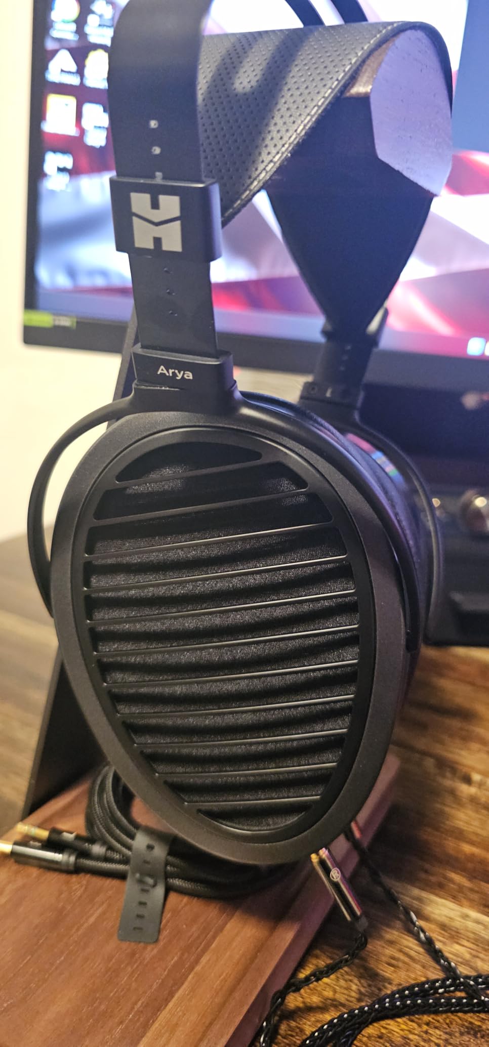 HIFIMAN Arya Stealth Magnet Version Full-Size Over-Ear Planar Magnetic Headphone for Audiophiles/Studio Customer Review HIFIMAN Arya Stealth Magnet Version Full-Size Over-Ear Planar Magnetic Headphone for Audiophiles/Studio - Customer Photo 5